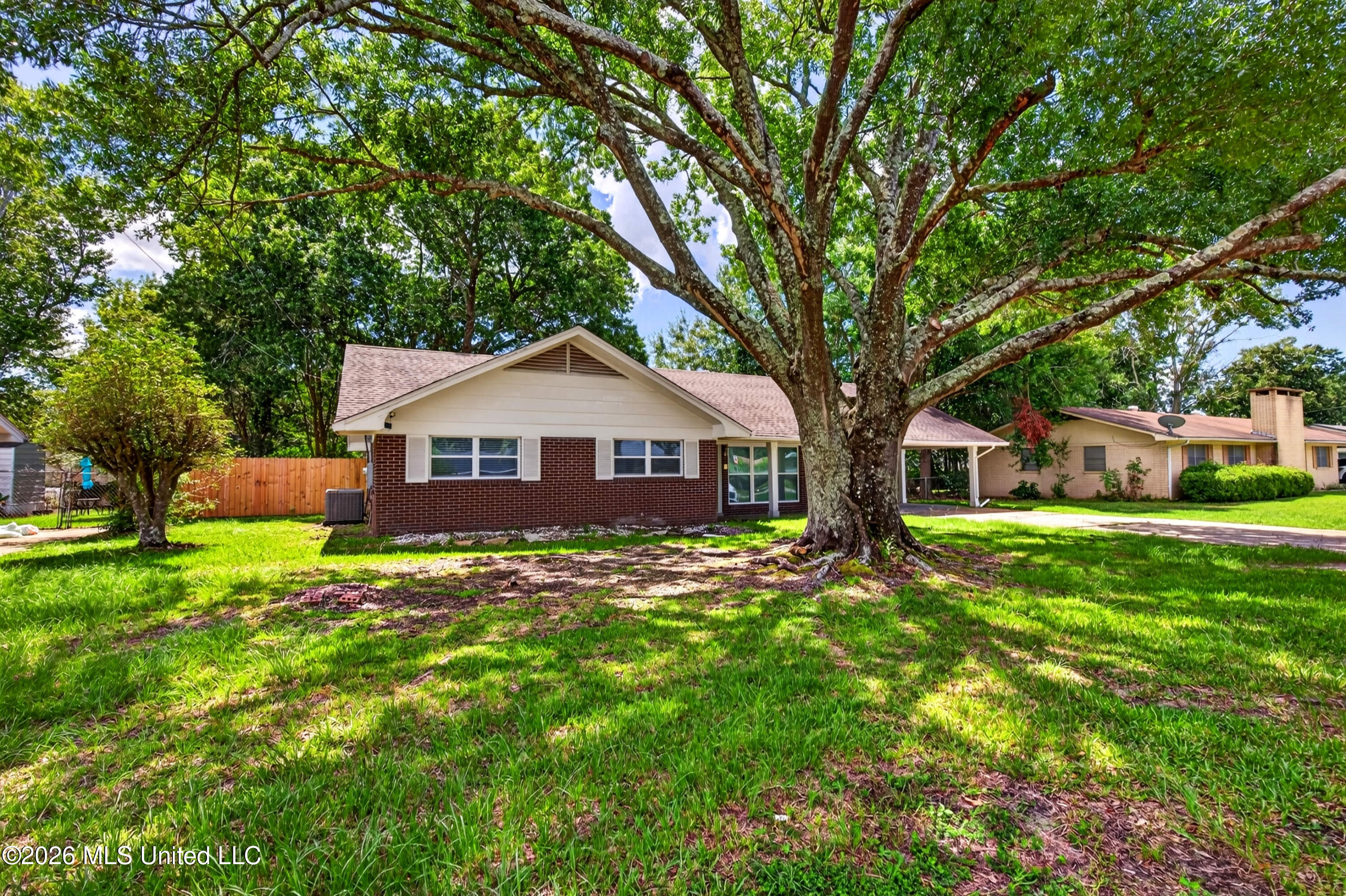 2211 Popps Ferry Road Property Photo 3