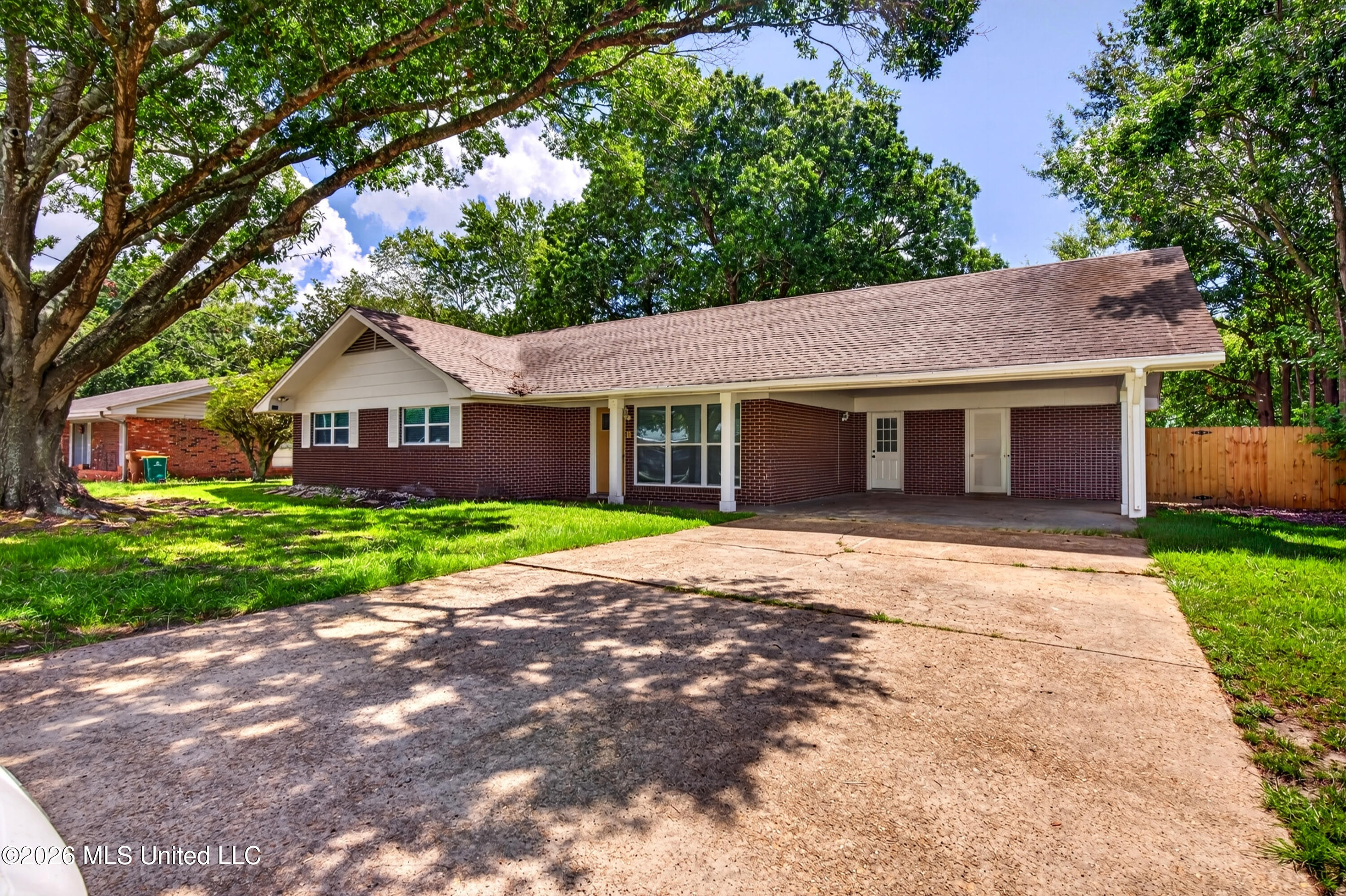 2211 Popps Ferry Road Property Photo 4