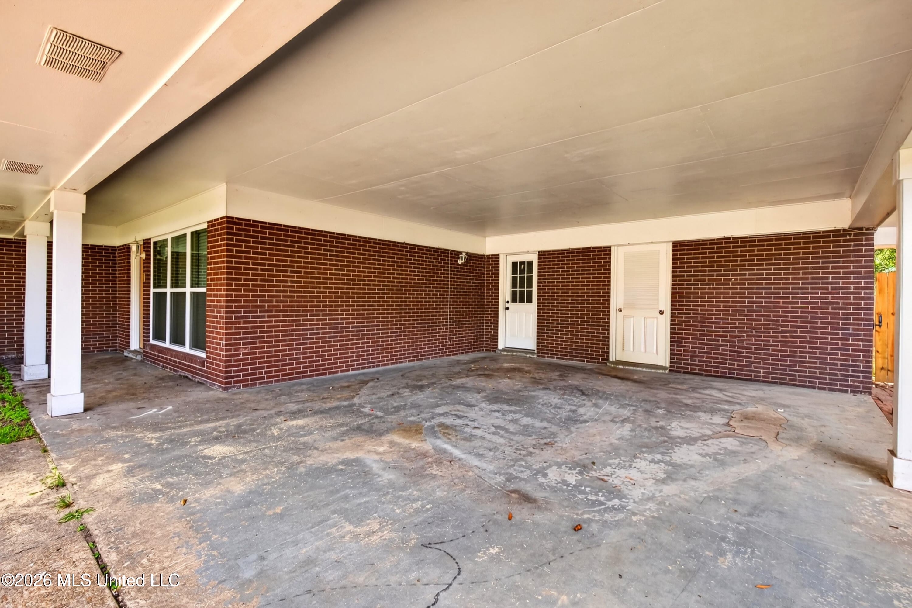 2211 Popps Ferry Road Property Photo 5