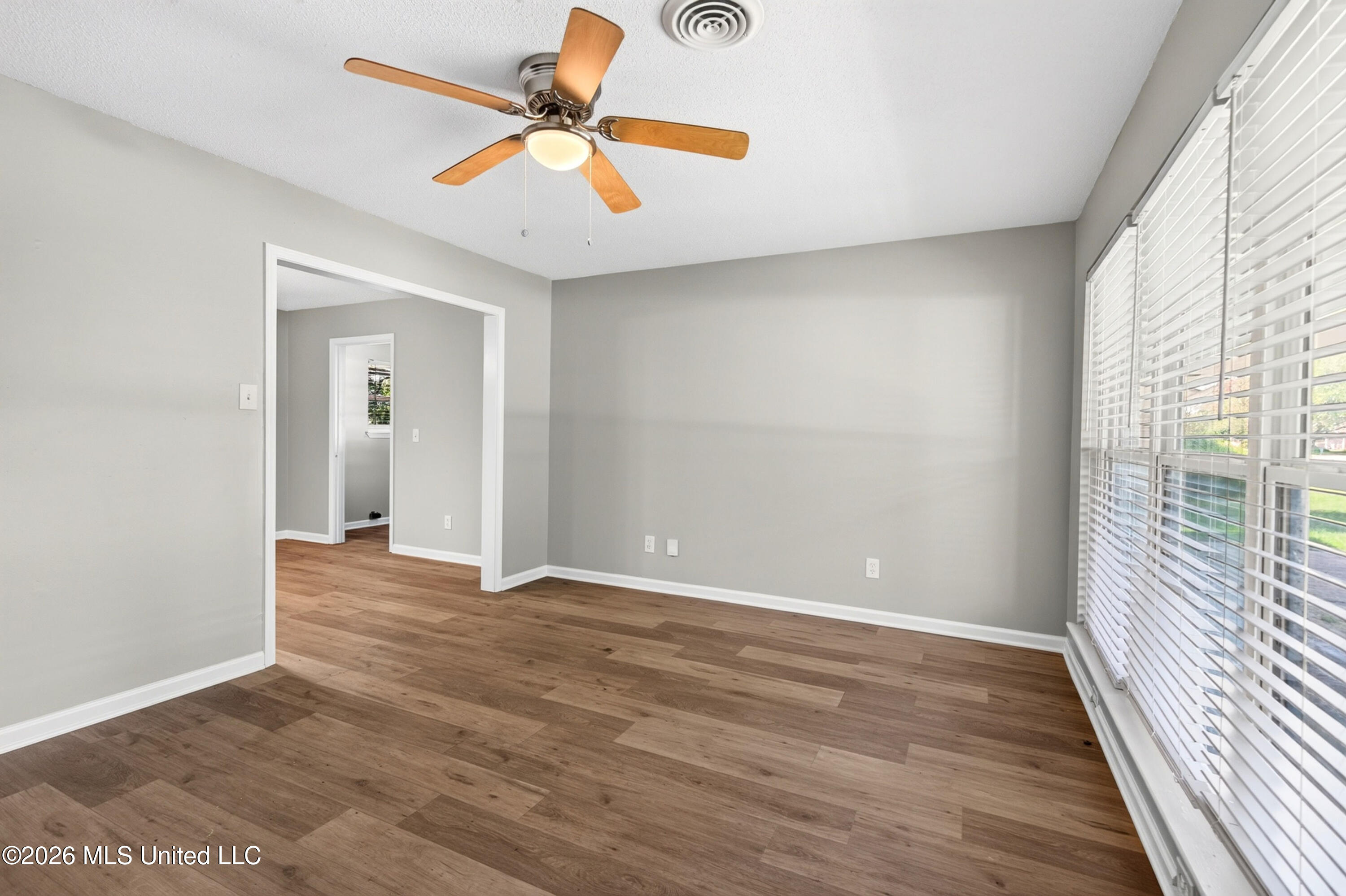 2211 Popps Ferry Road Property Photo 6