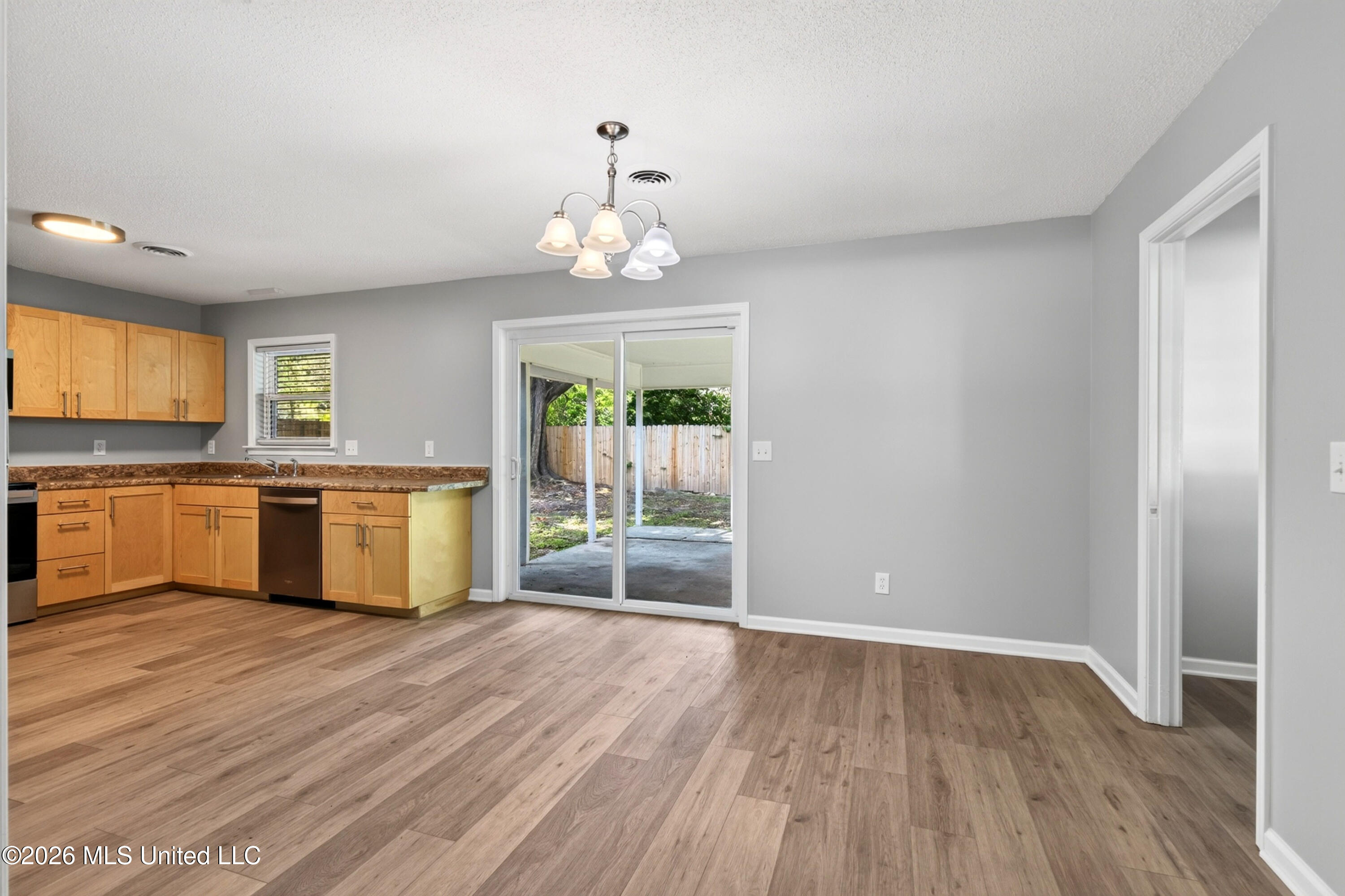 2211 Popps Ferry Road Property Photo 10