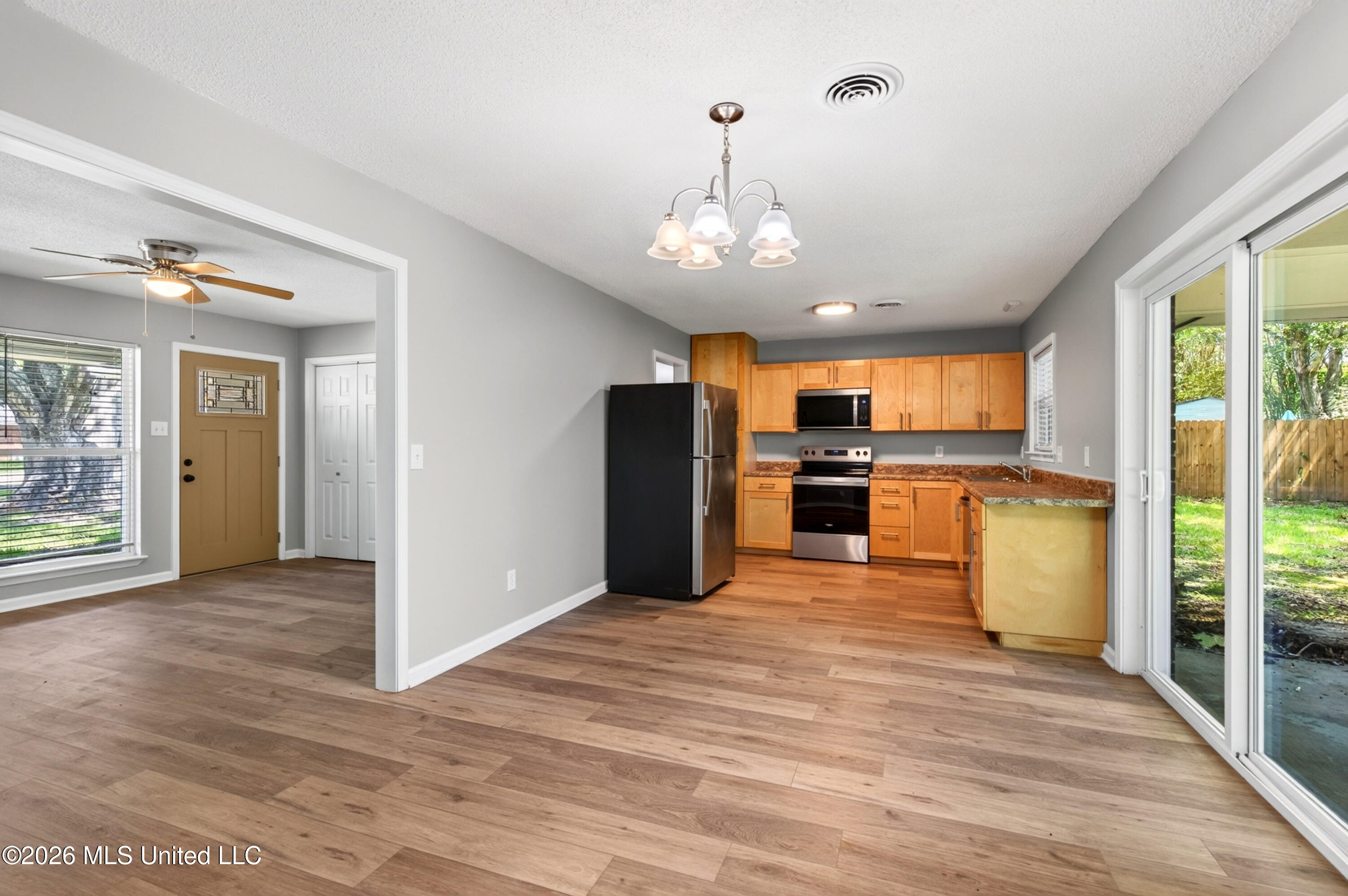 2211 Popps Ferry Road Property Photo 12