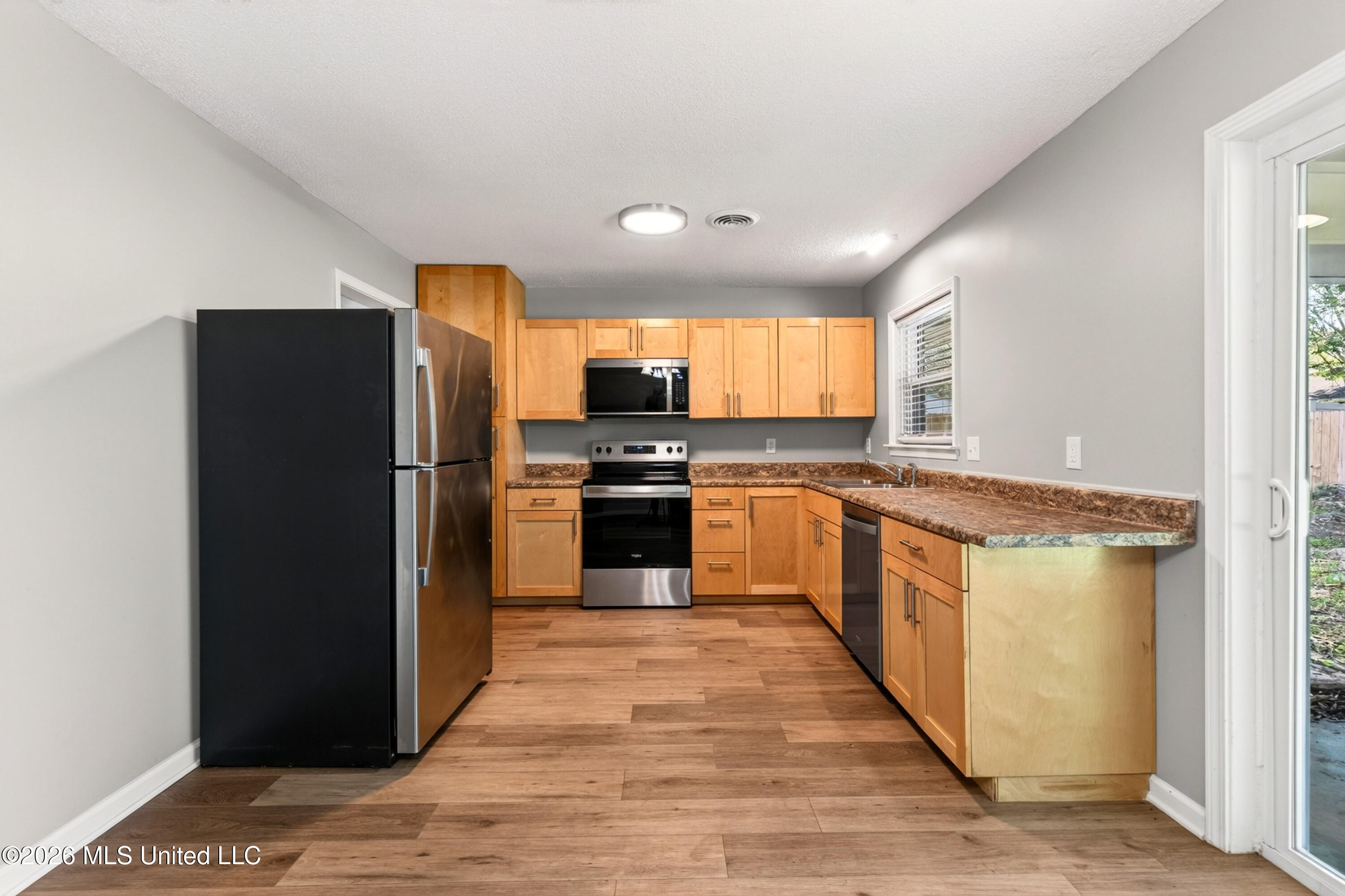 2211 Popps Ferry Road Property Photo 13
