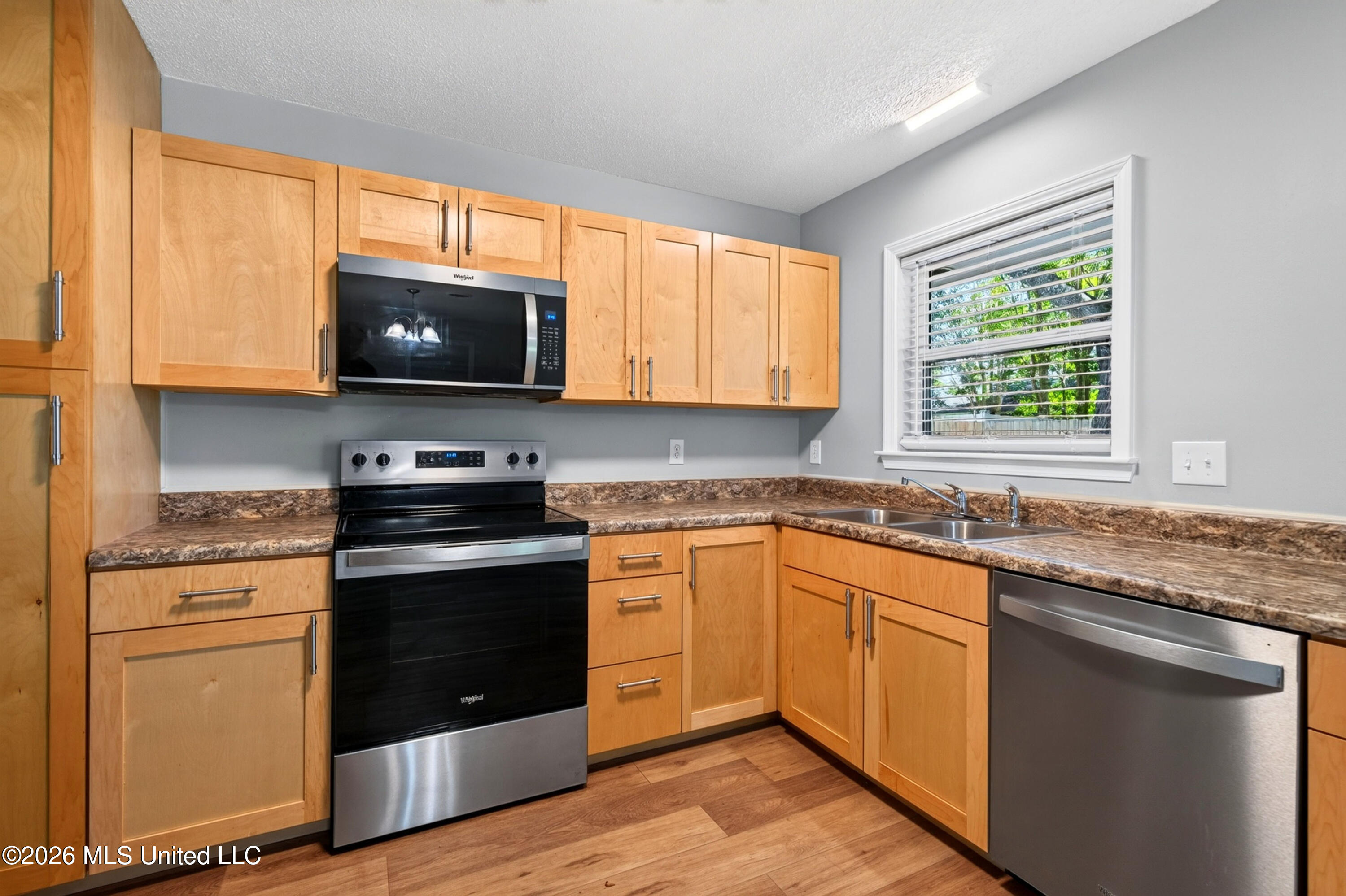 2211 Popps Ferry Road Property Photo 14