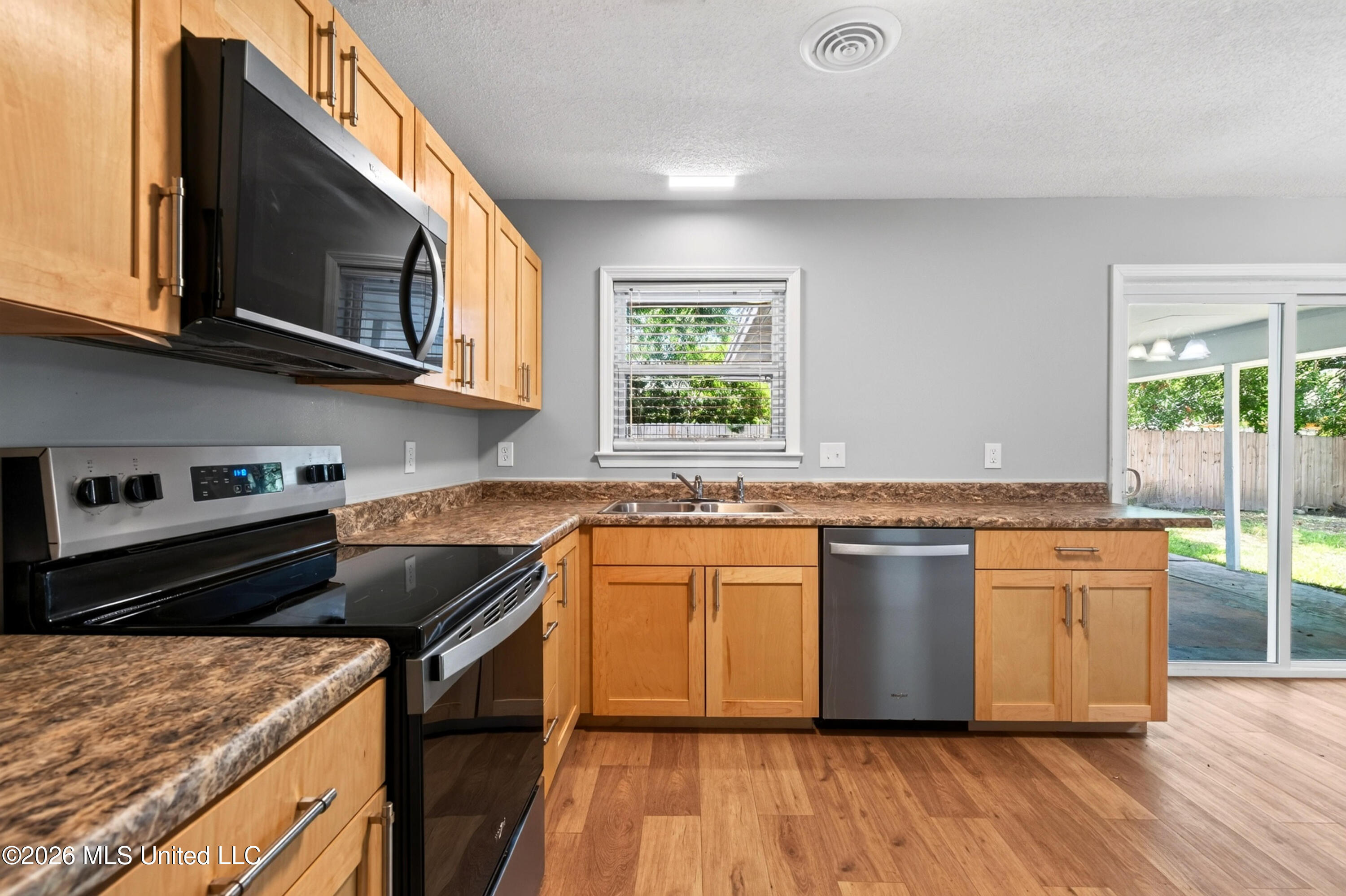 2211 Popps Ferry Road Property Photo 15