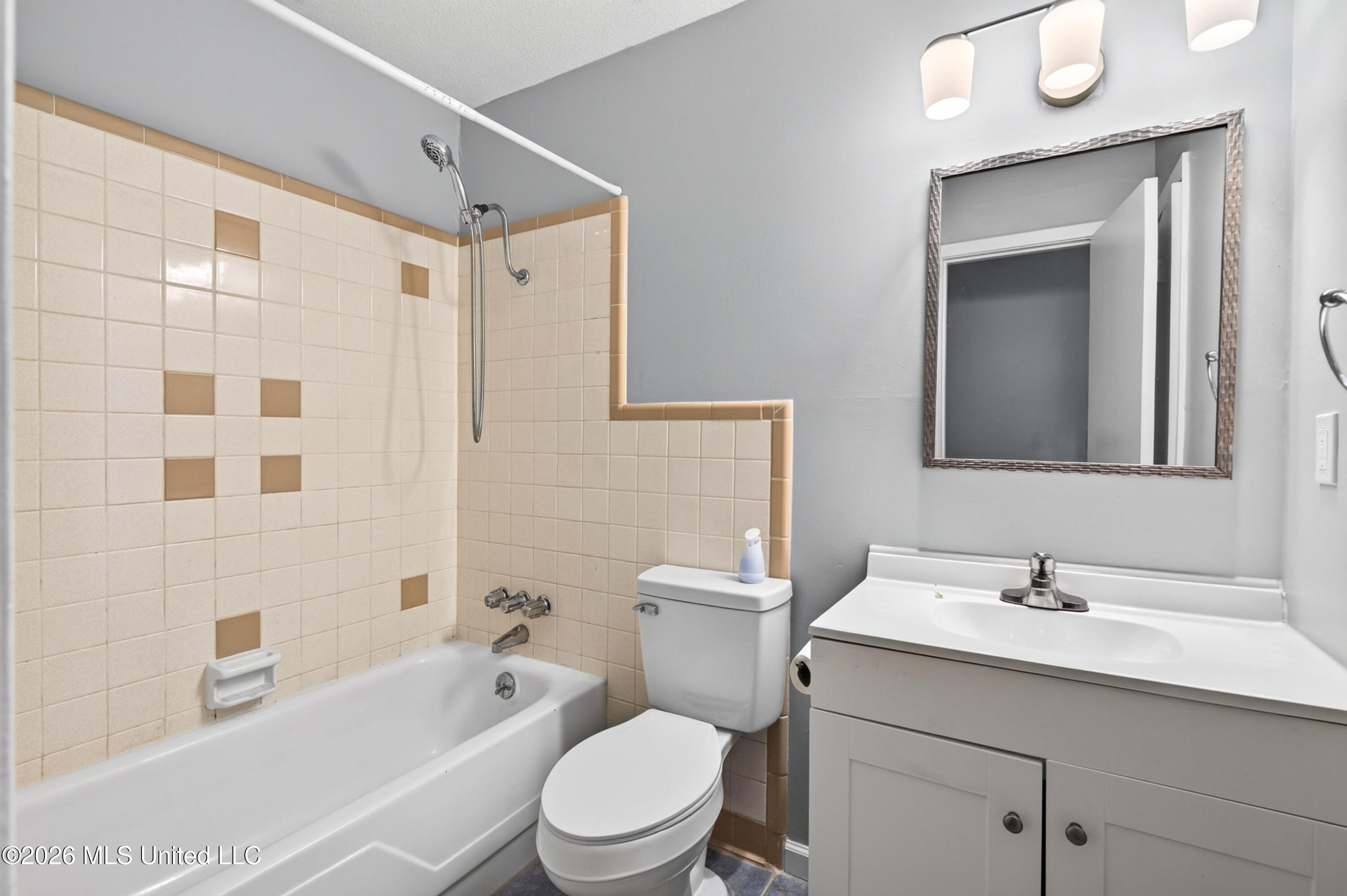 2211 Popps Ferry Road Property Photo 23