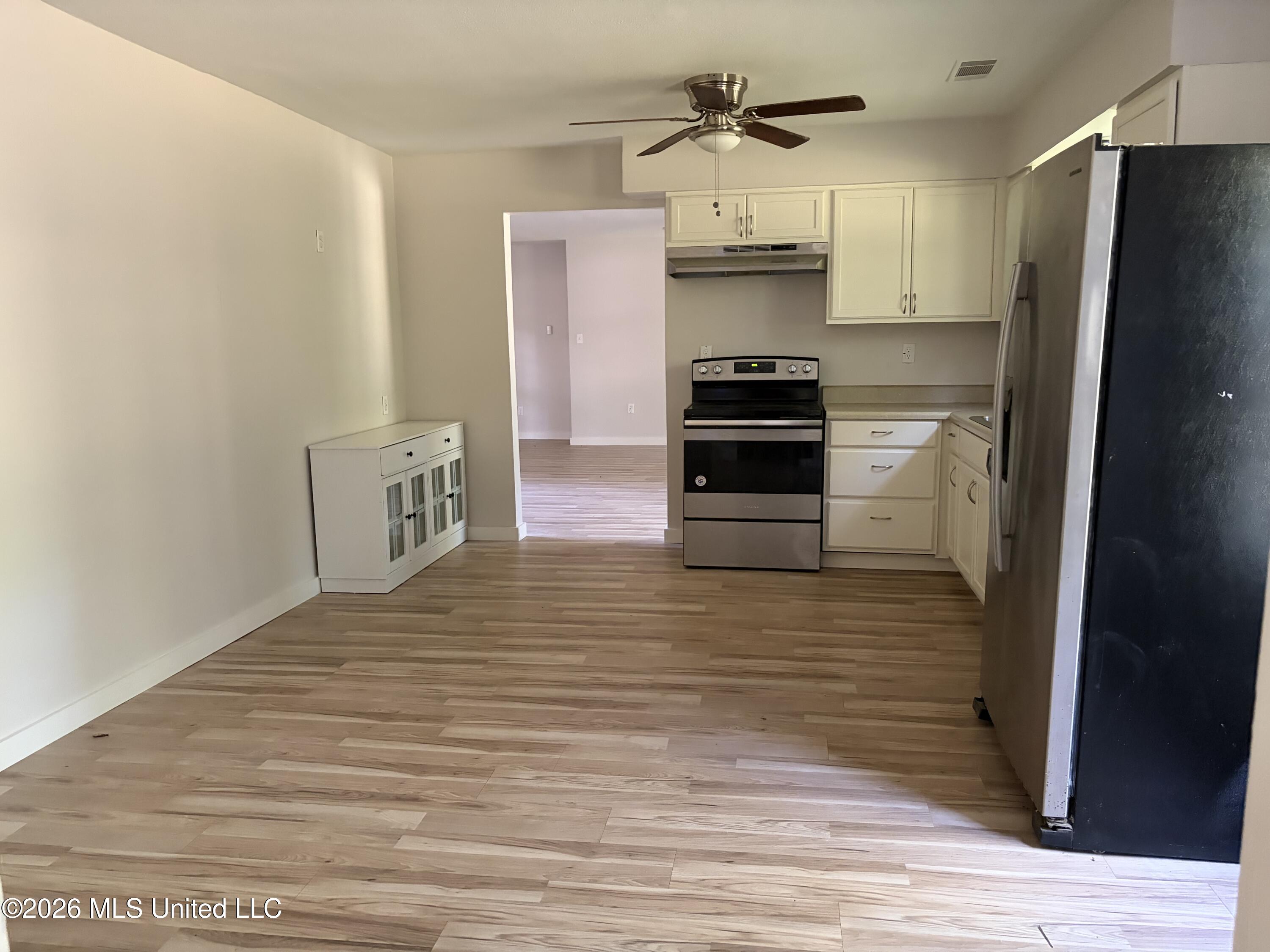 3630 Debbie Drive Property Photo 8