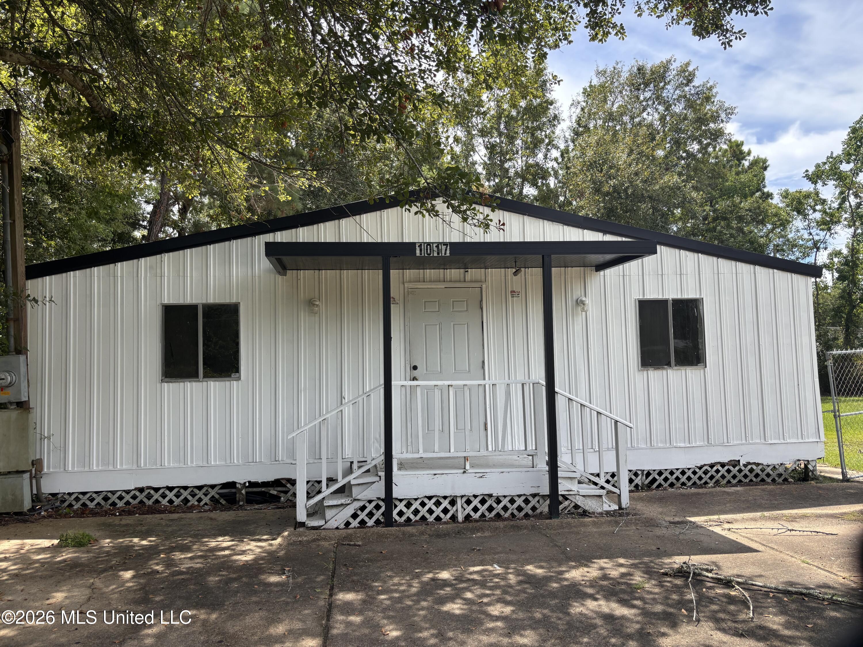 1017 De La Pointe Drive Property Photo 1