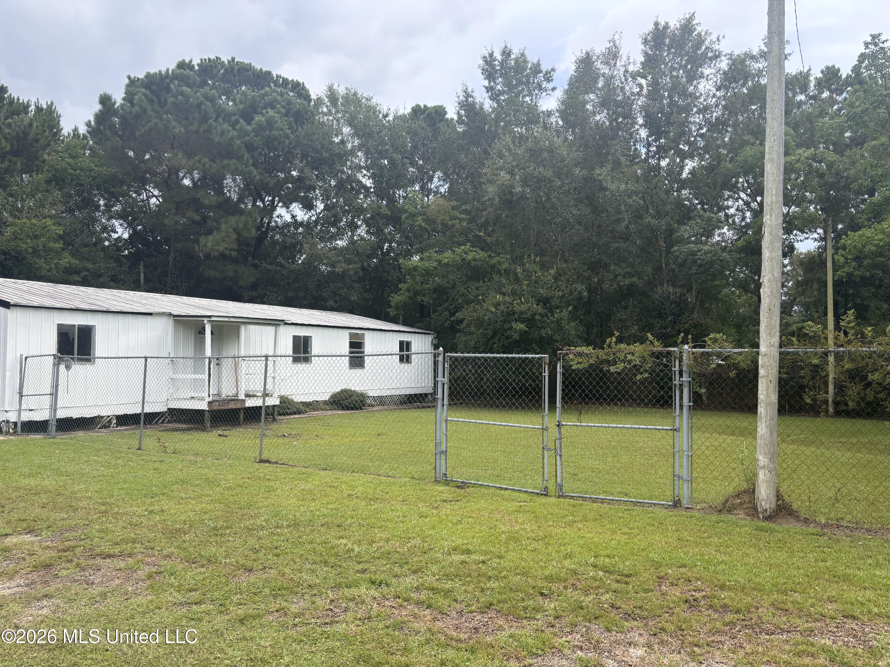 1017 De La Pointe Drive Property Photo 2