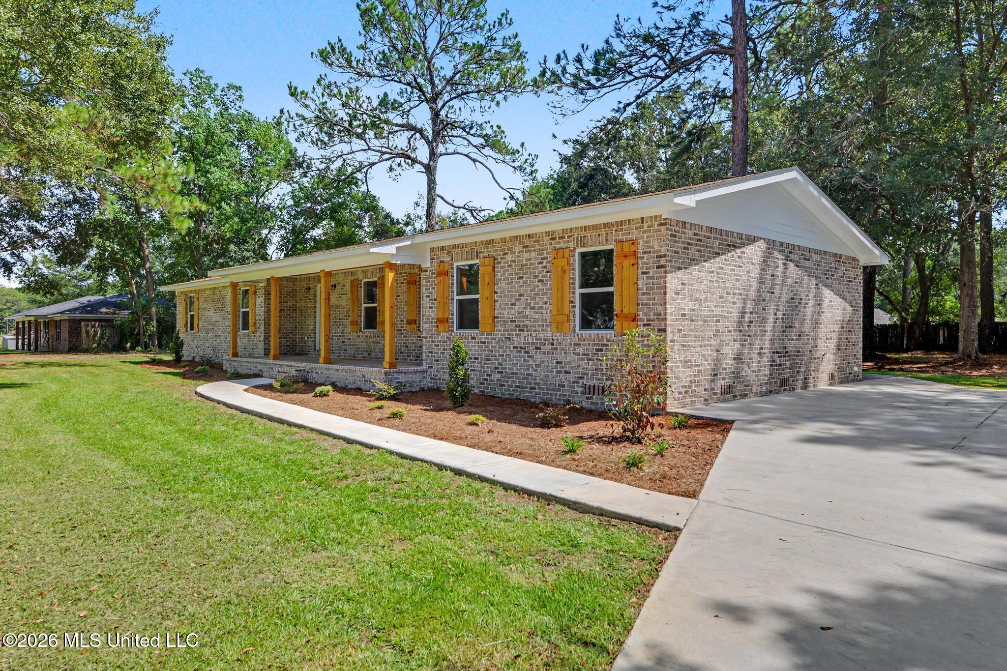 12908 Dixie Hill Drive Property Photo 2