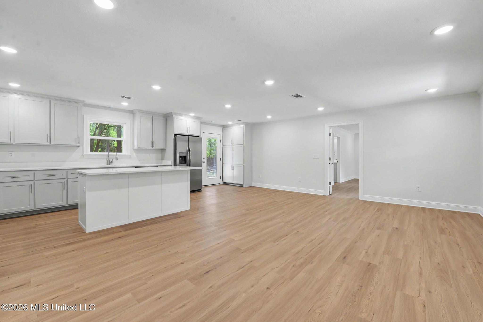 12908 Dixie Hill Drive Property Photo 3