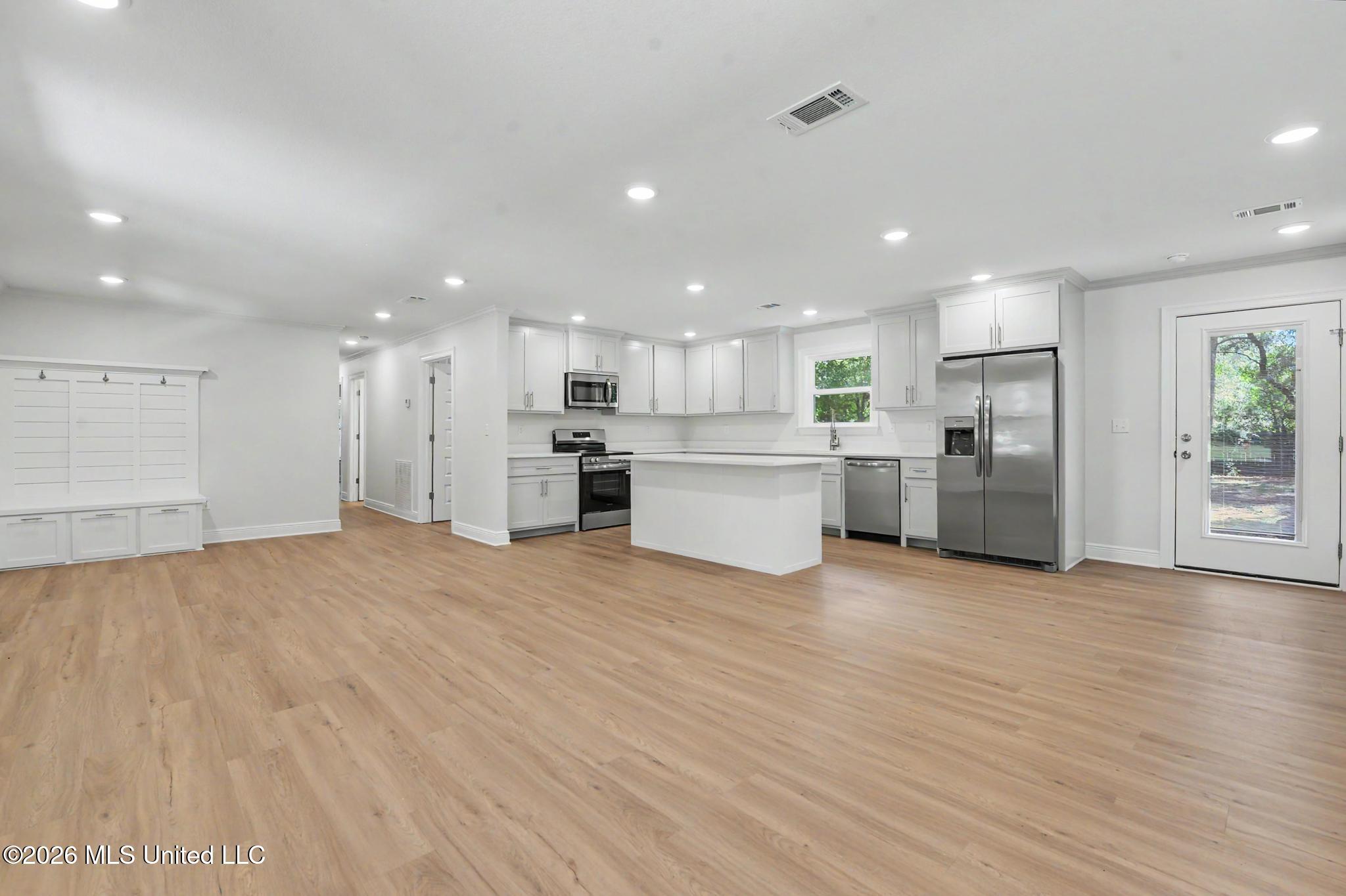 12908 Dixie Hill Drive Property Photo 4