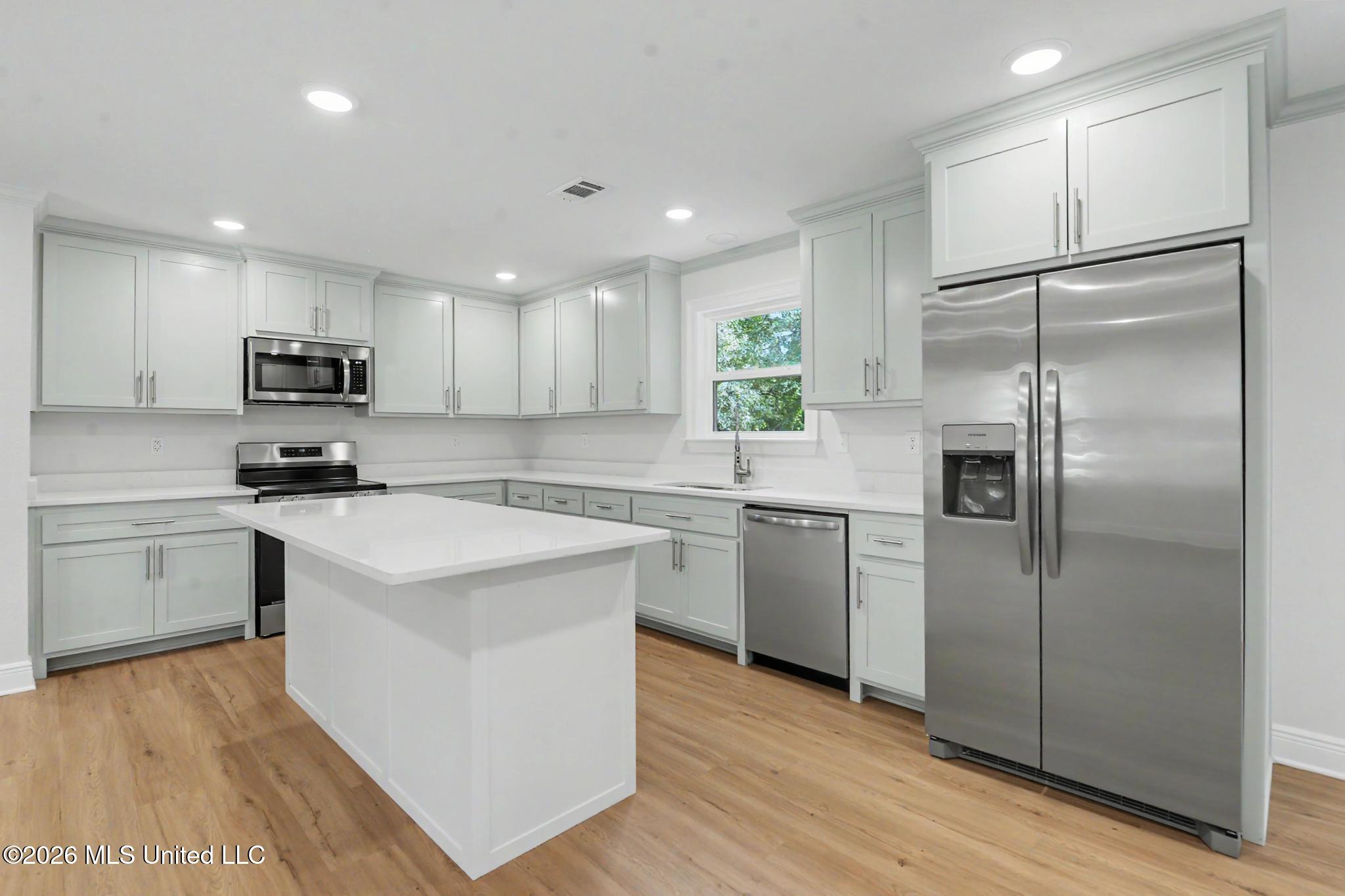 12908 Dixie Hill Drive Property Photo 8