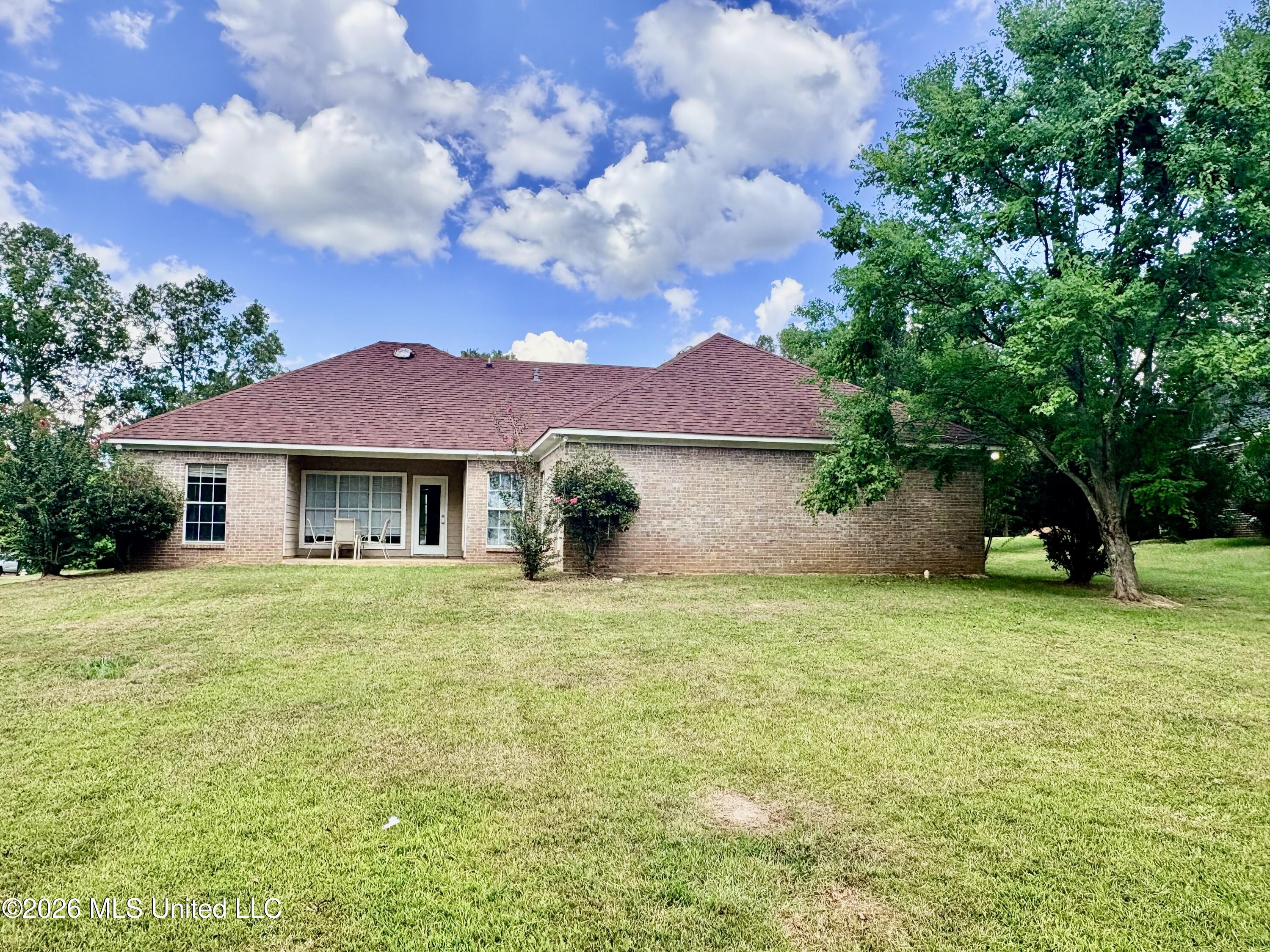 705 Forest Woods Drive Property Photo 4
