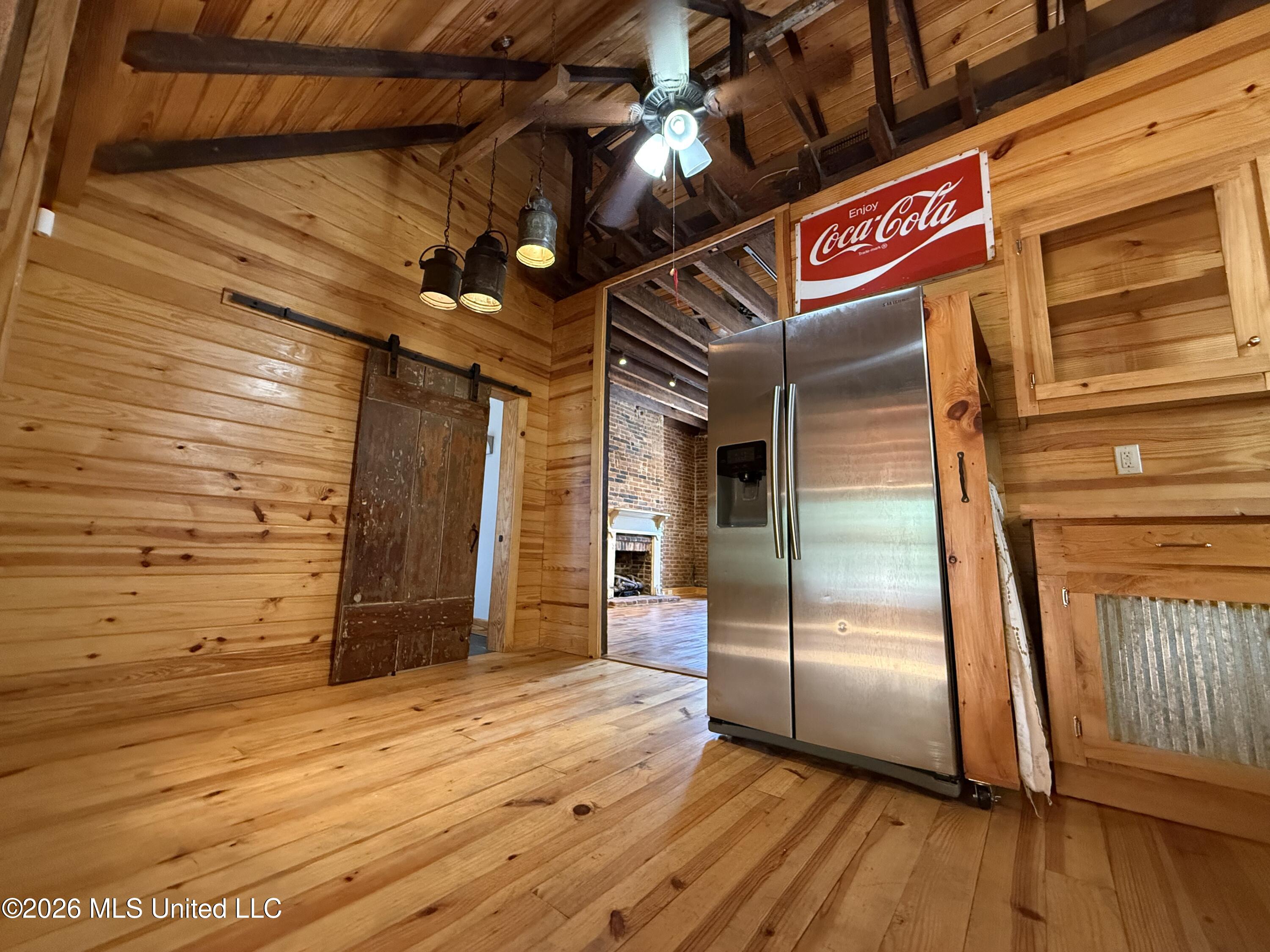209 S Commerce Street Property Photo 7