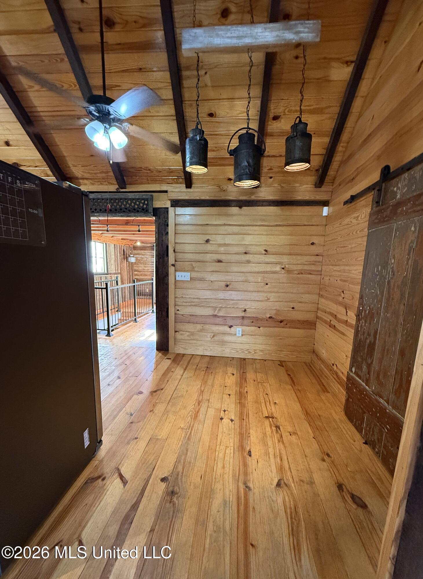 209 S Commerce Street Property Photo 9