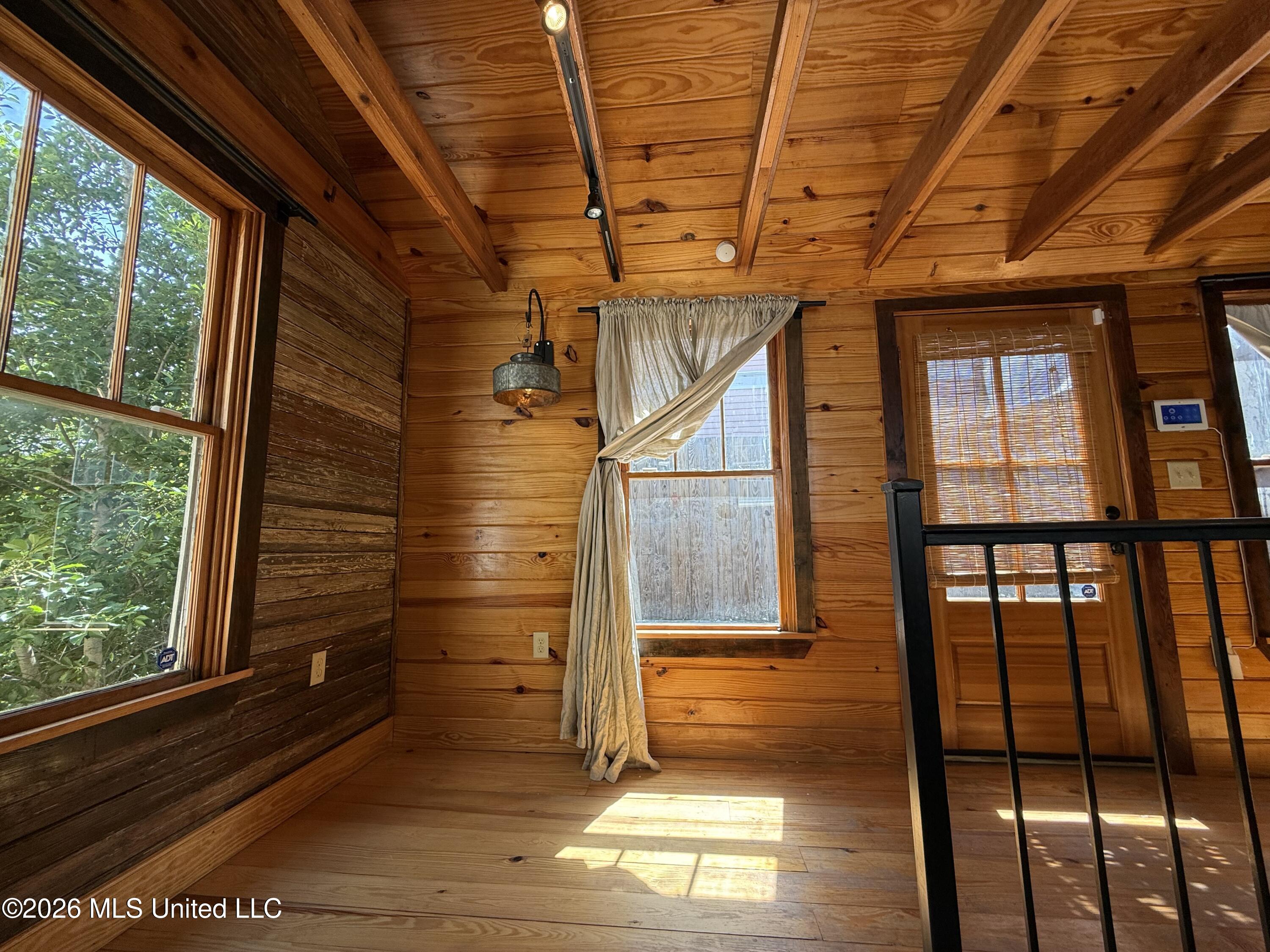 209 S Commerce Street Property Photo 12