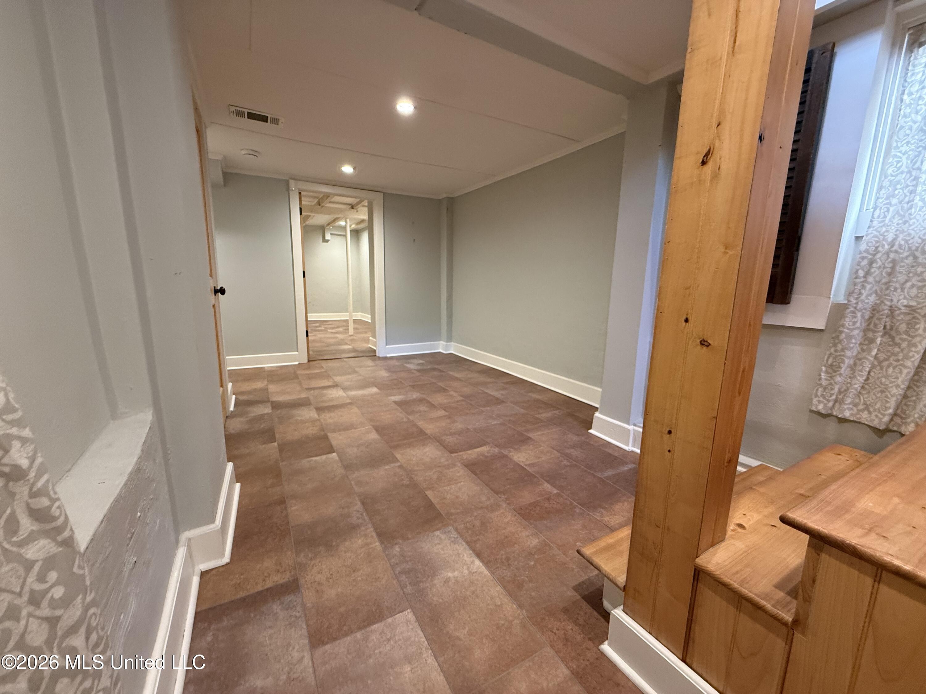 209 S Commerce Street Property Photo 18