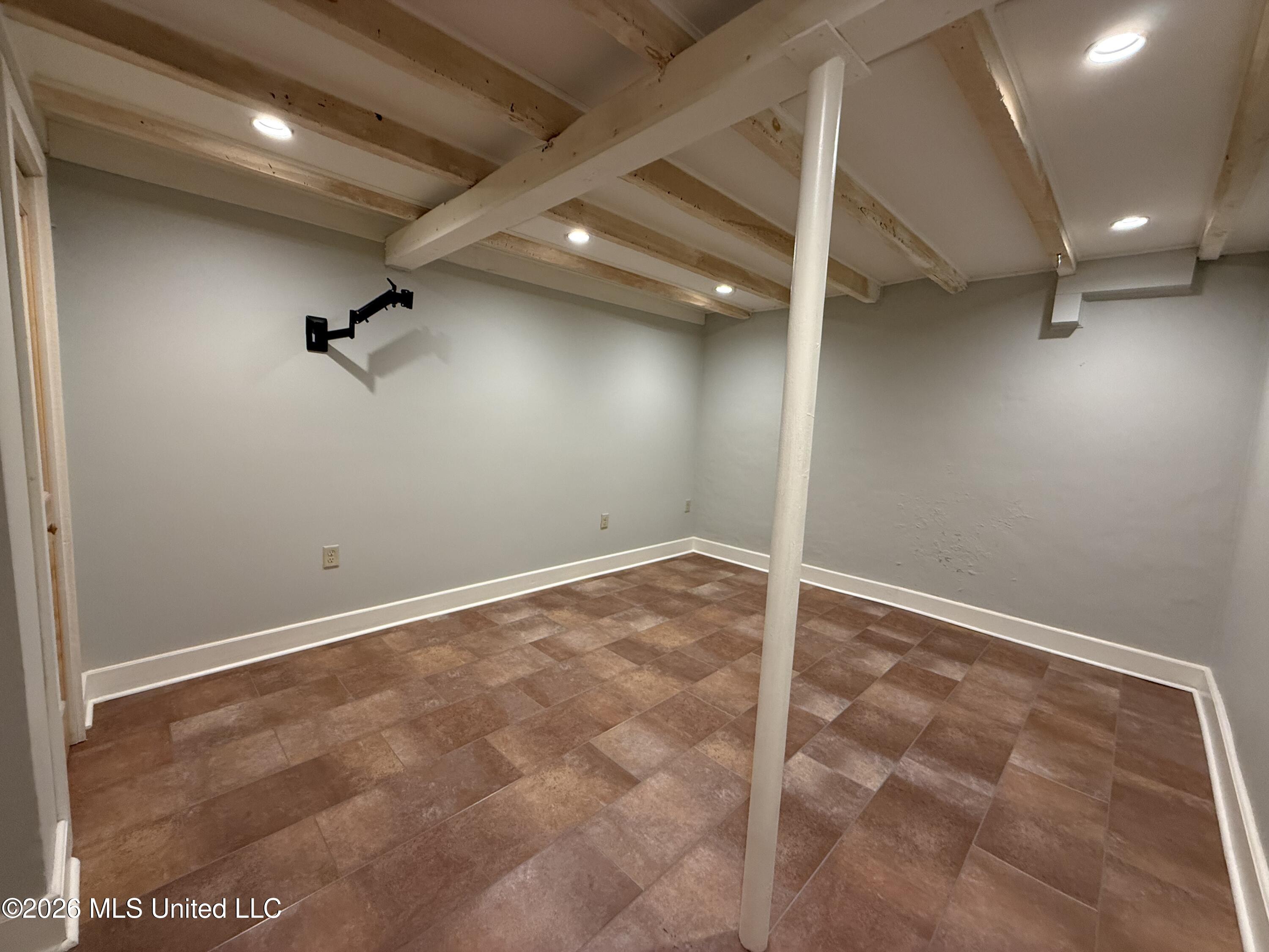 209 S Commerce Street Property Photo 21