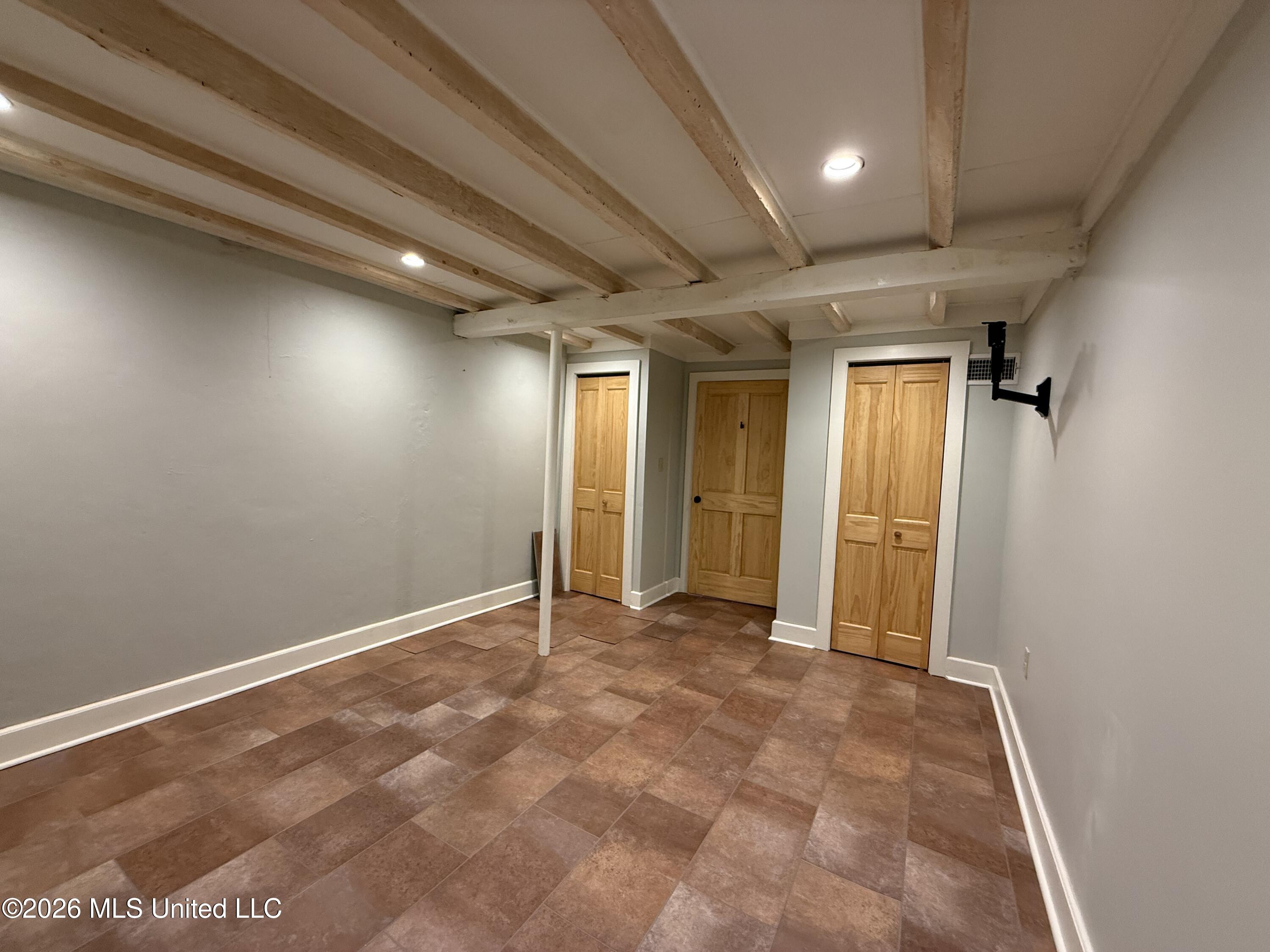 209 S Commerce Street Property Photo 22