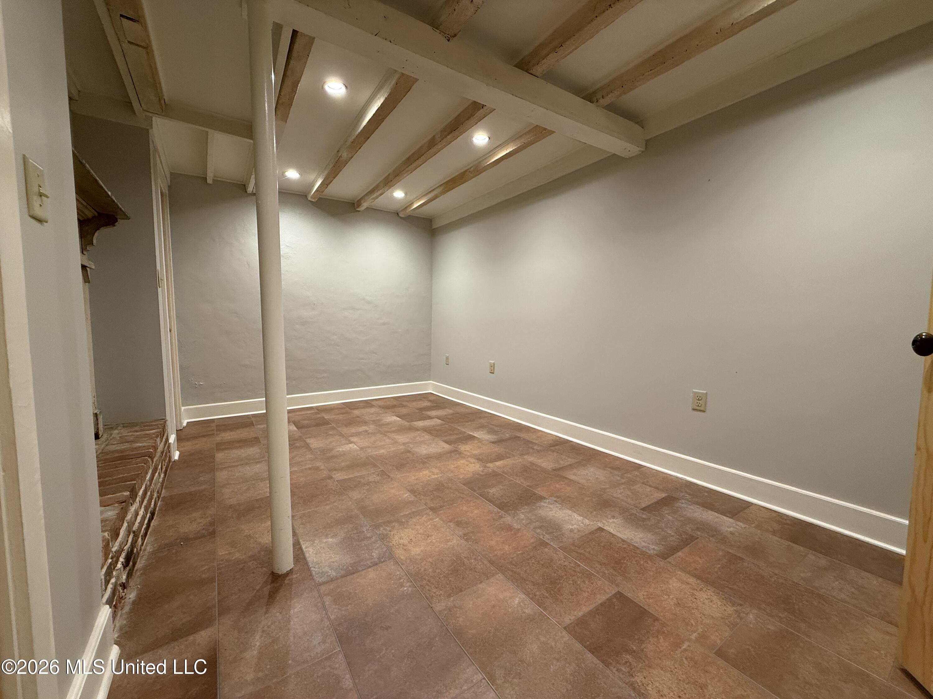 209 S Commerce Street Property Photo 23