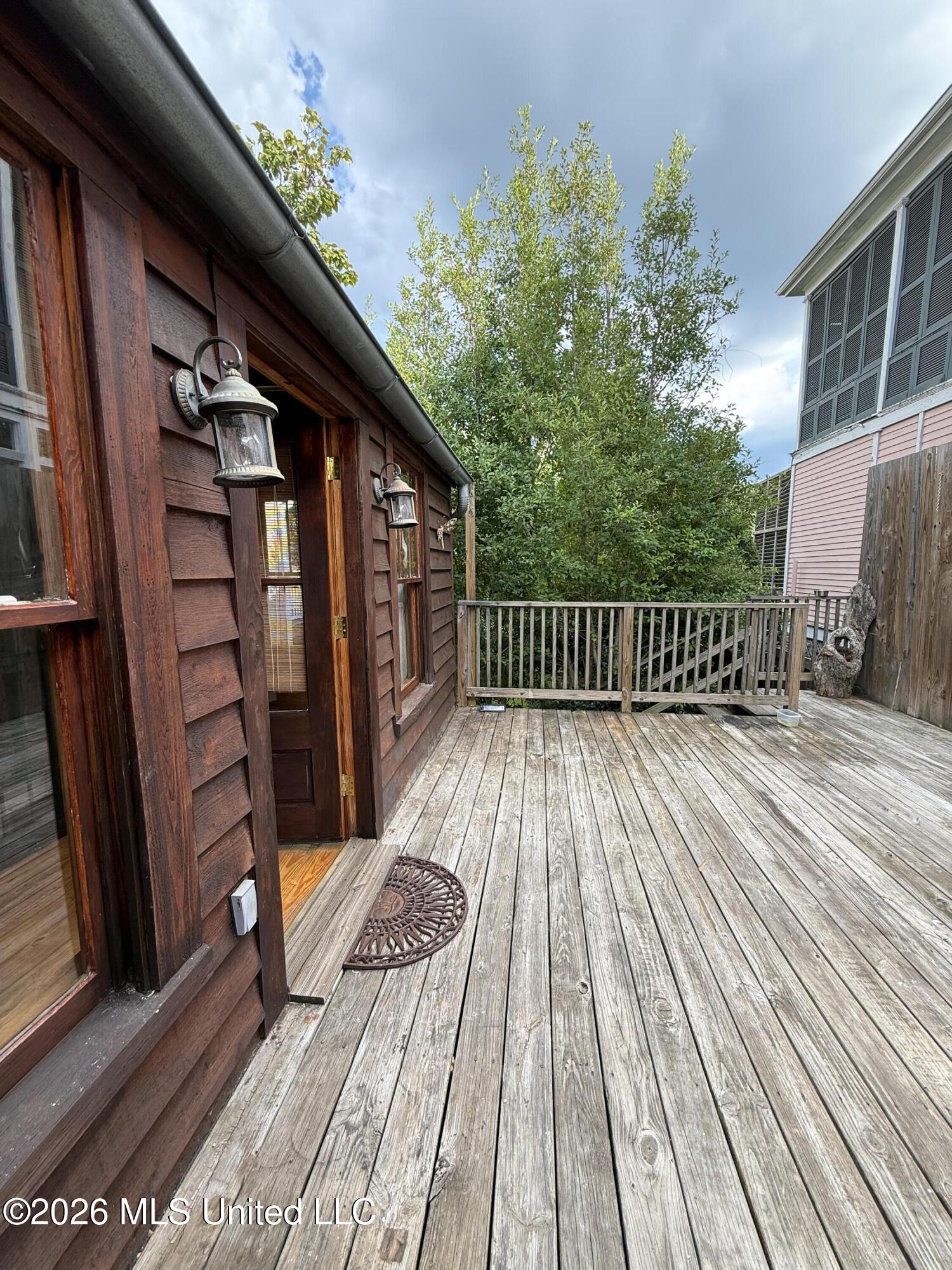 209 S Commerce Street Property Photo 27
