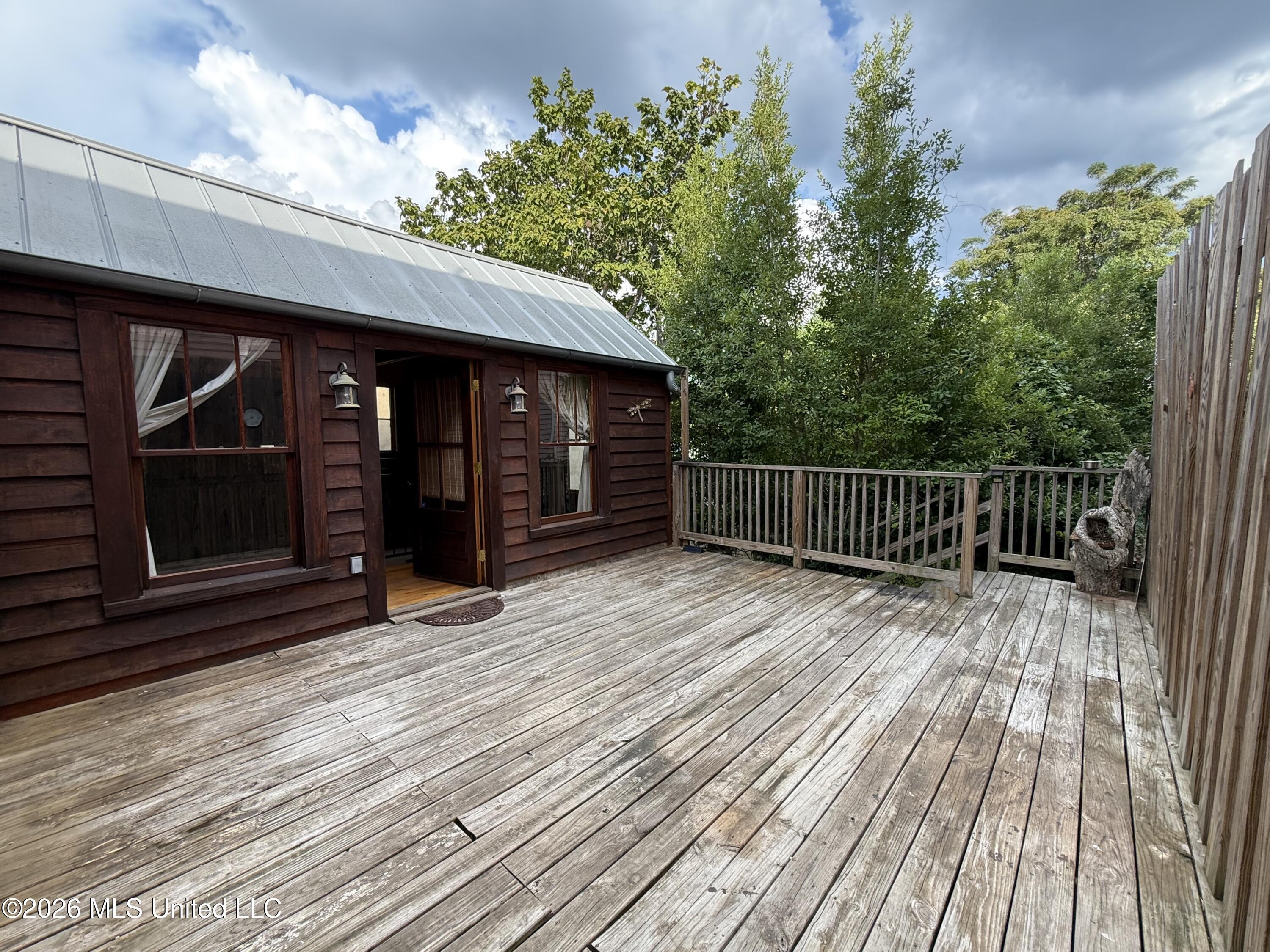 209 S Commerce Street Property Photo 29
