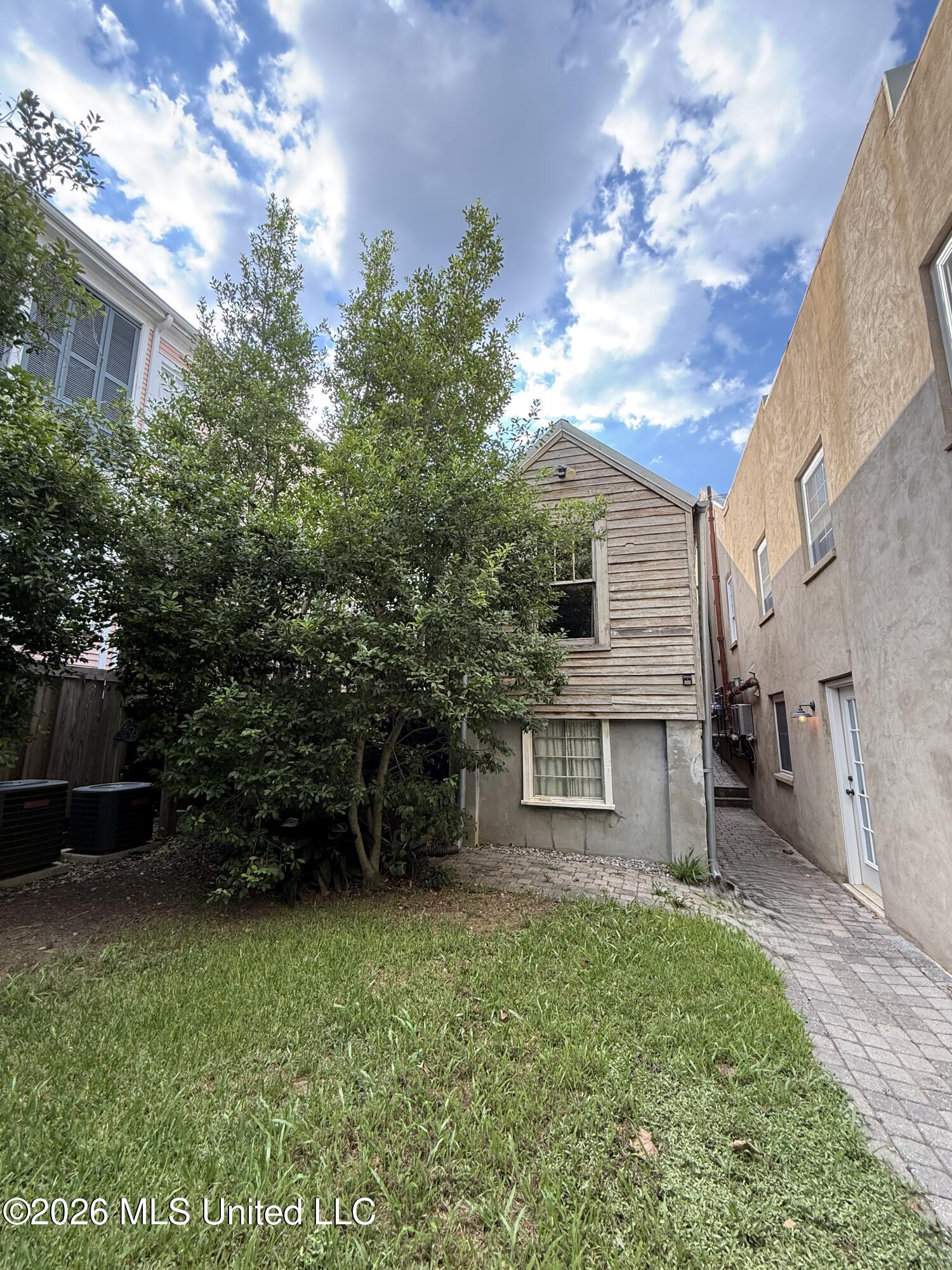 209 S Commerce Street Property Photo 33