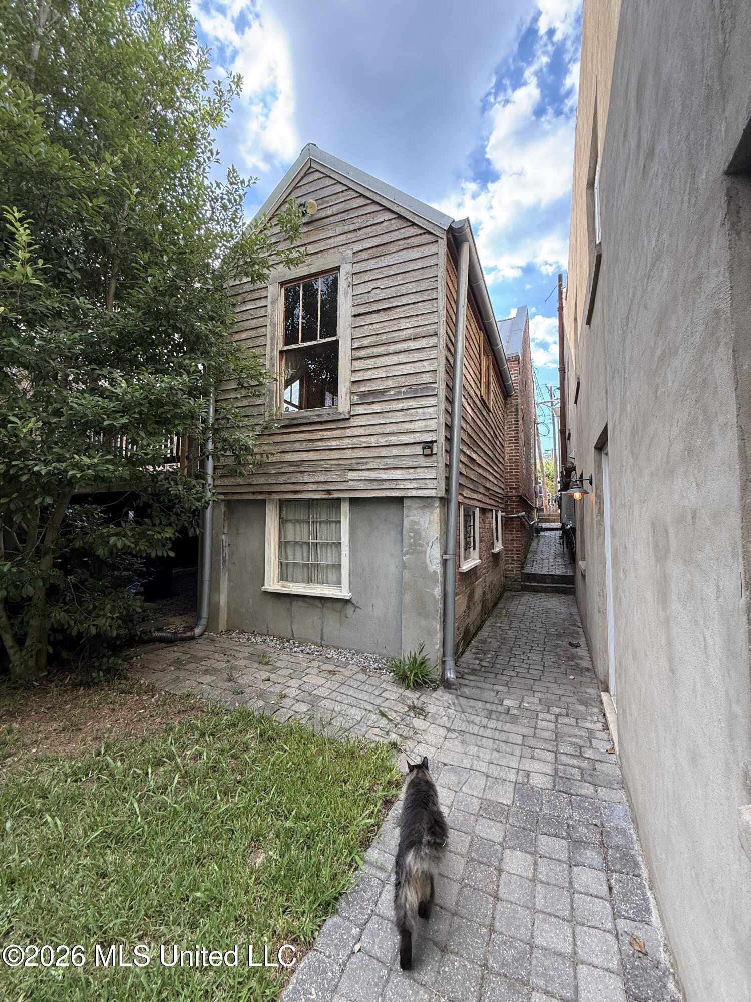 209 S Commerce Street Property Photo 34