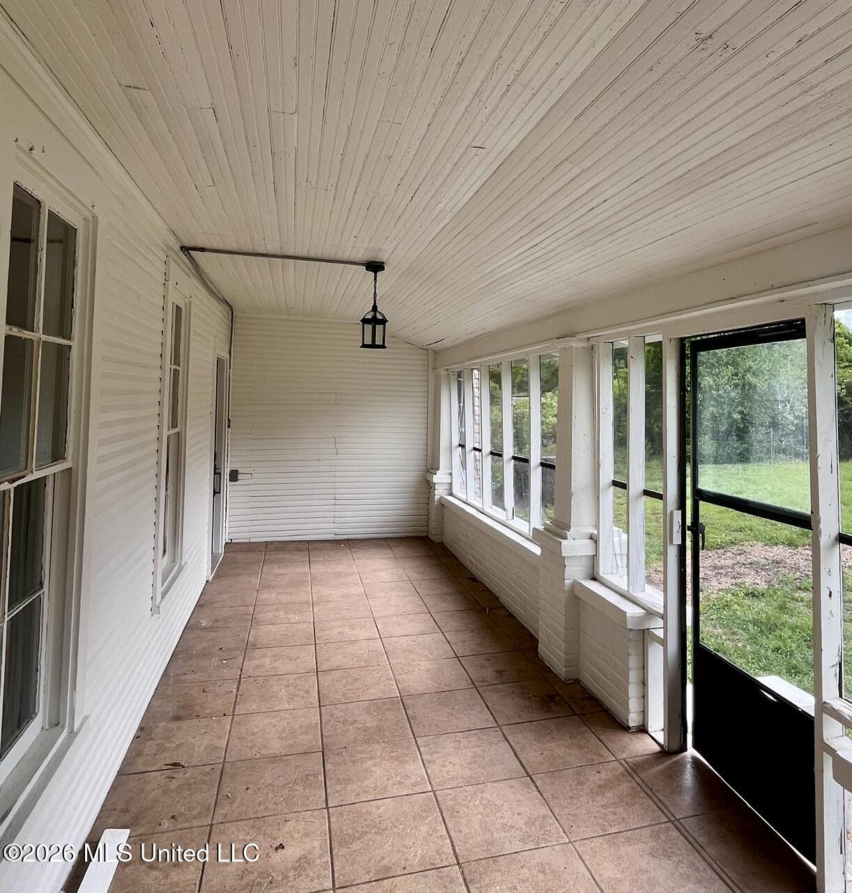302 E Magnolia Street Property Photo 18
