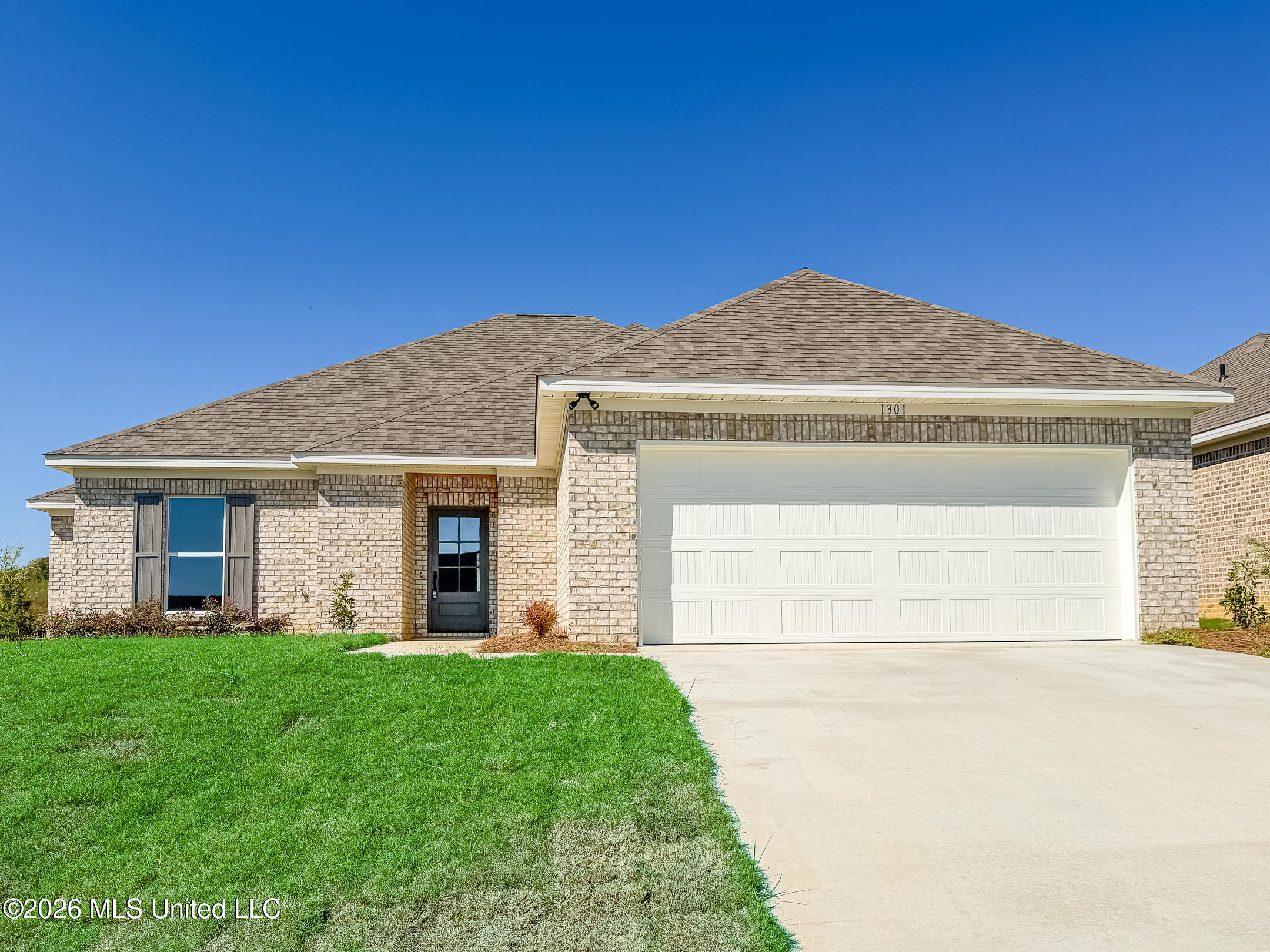1301 N Elderberry Property Photo 1