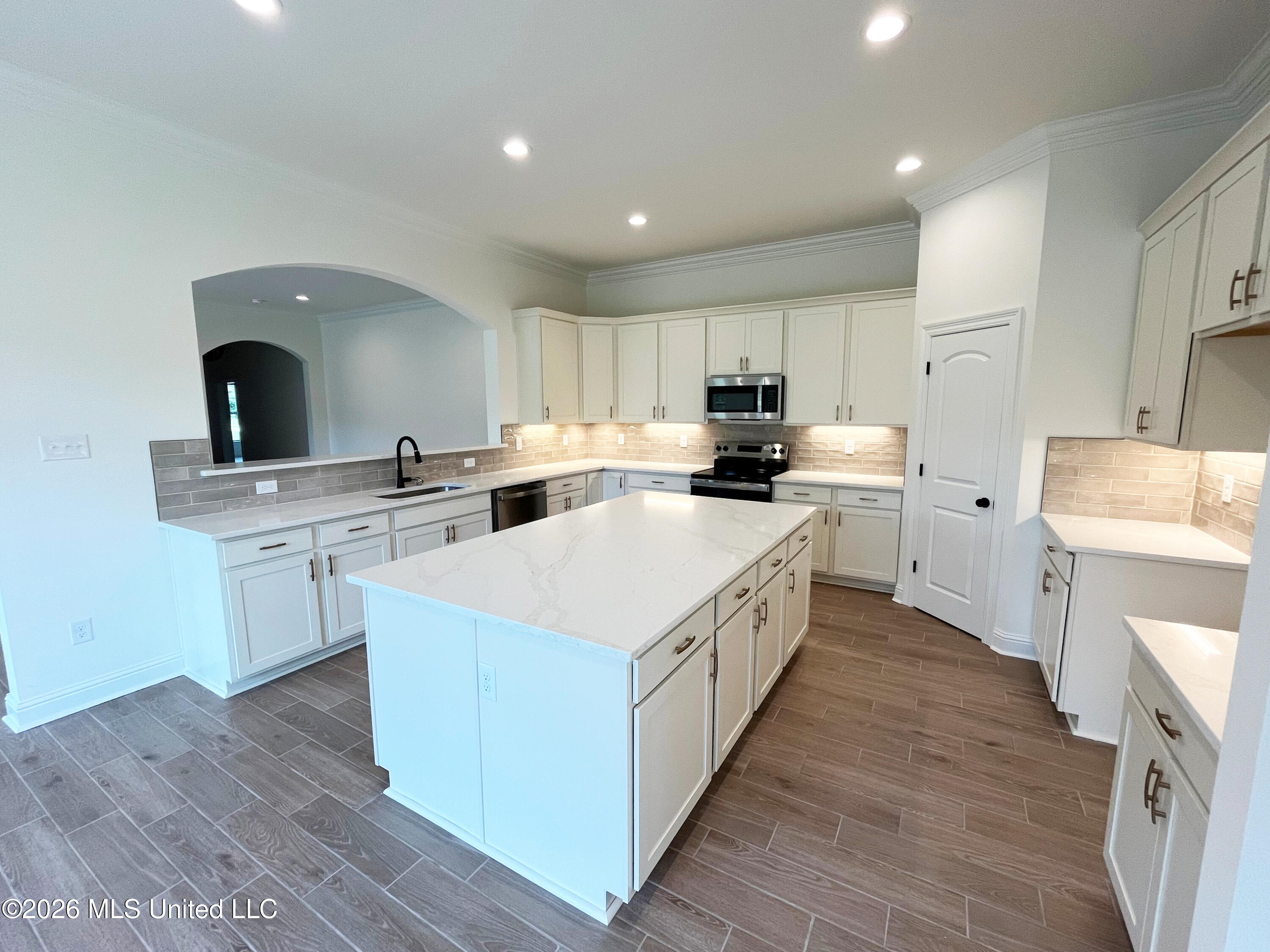 17952 Fairway View Drive Property Photo 3