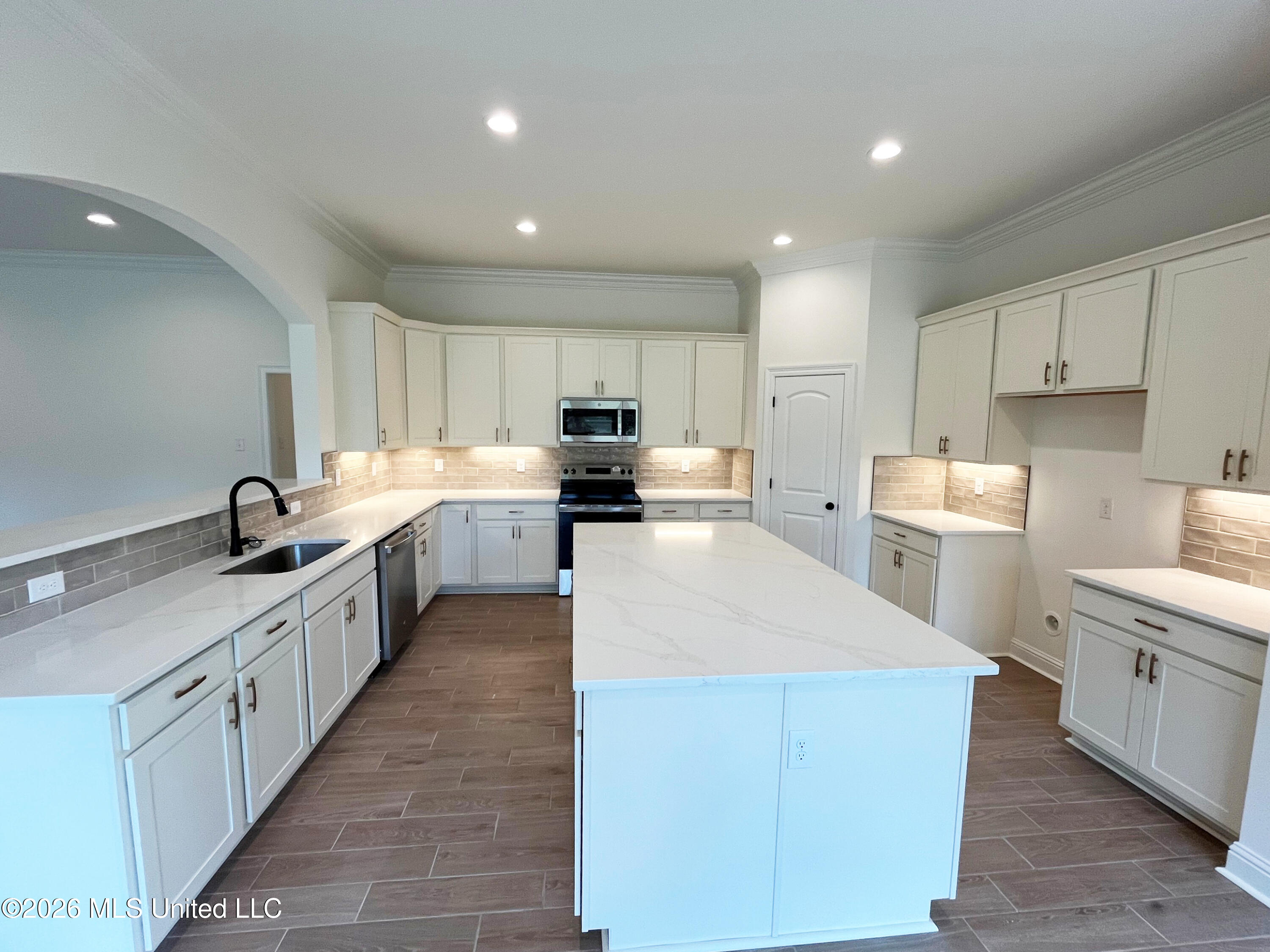 17952 Fairway View Drive Property Photo 4