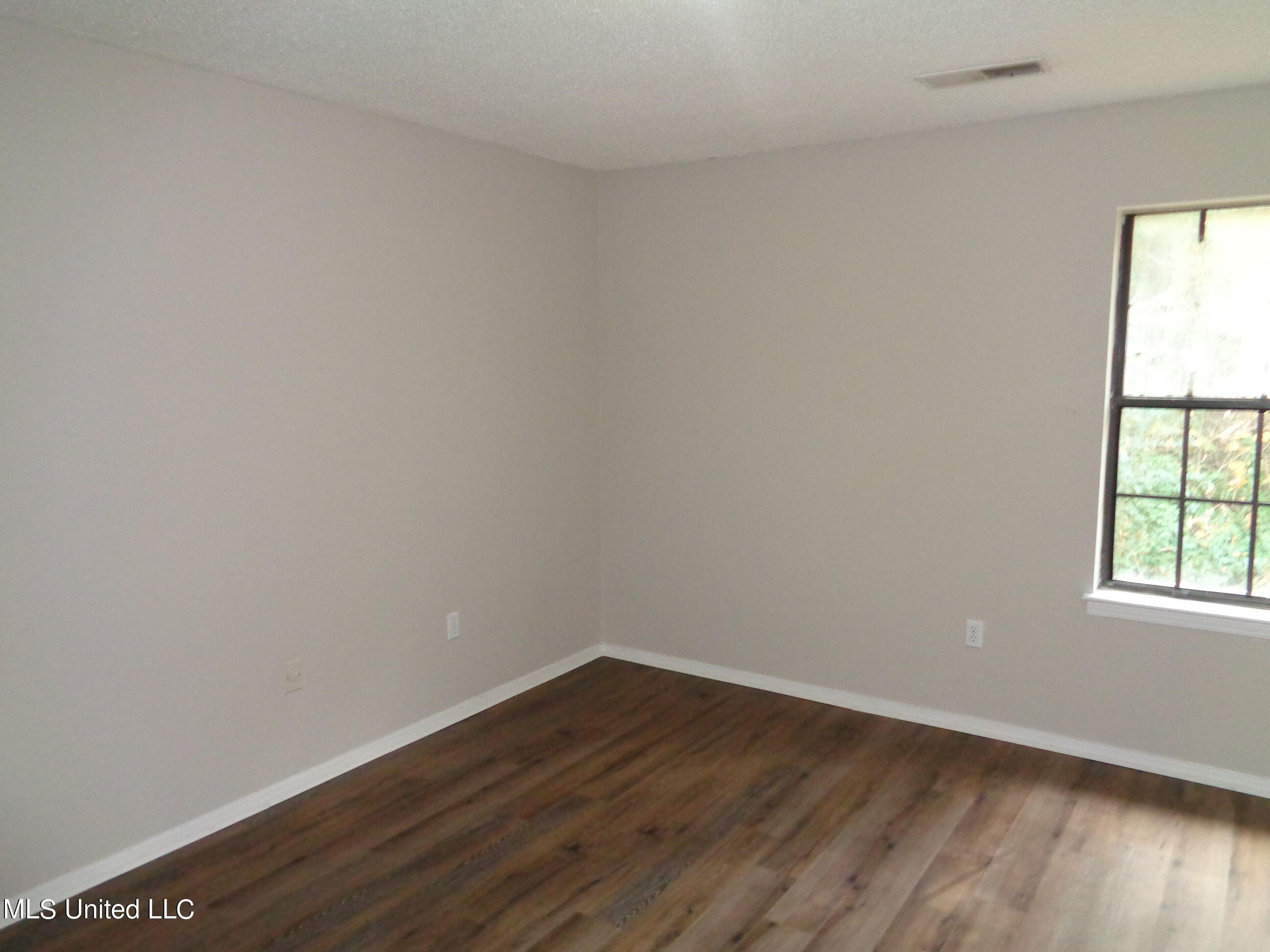 5163 Haynes Drive Property Photo 14