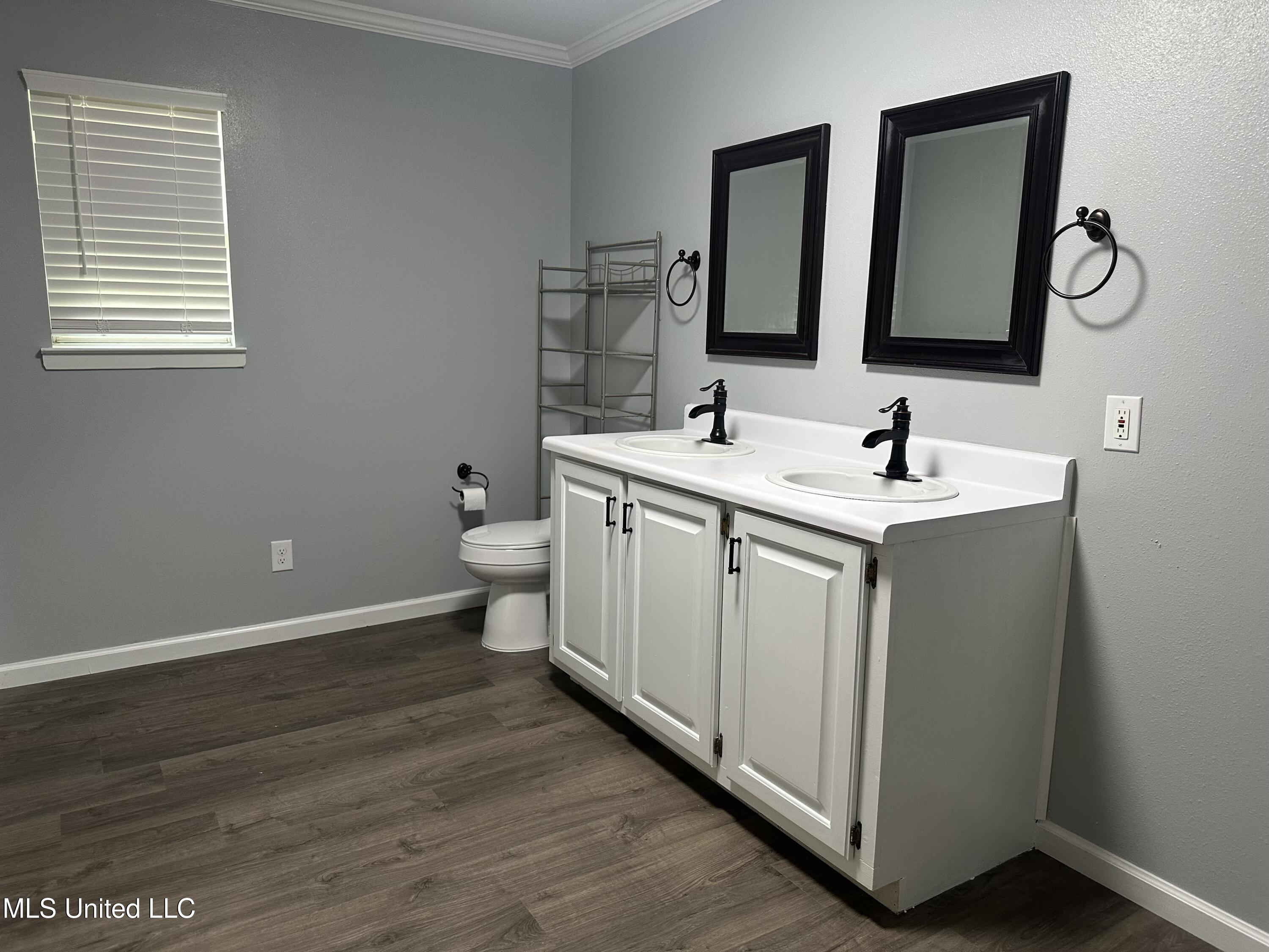 1113 Beach Avenue Property Photo 7