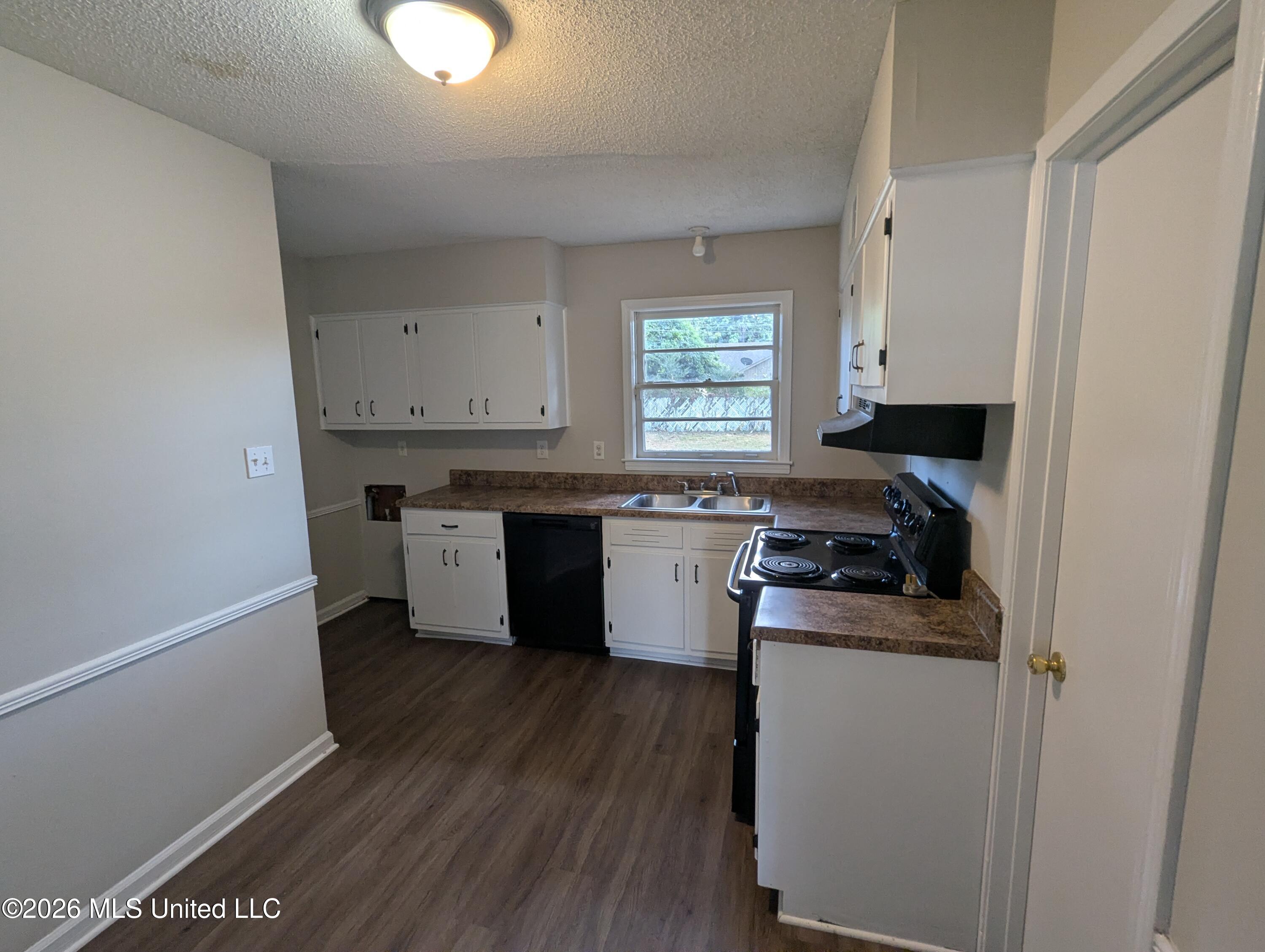 1435 Vicksburg Drive Property Photo 4