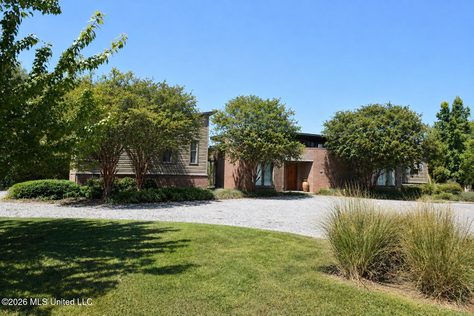 1001 Robert E Lee Drive Property Photo 1