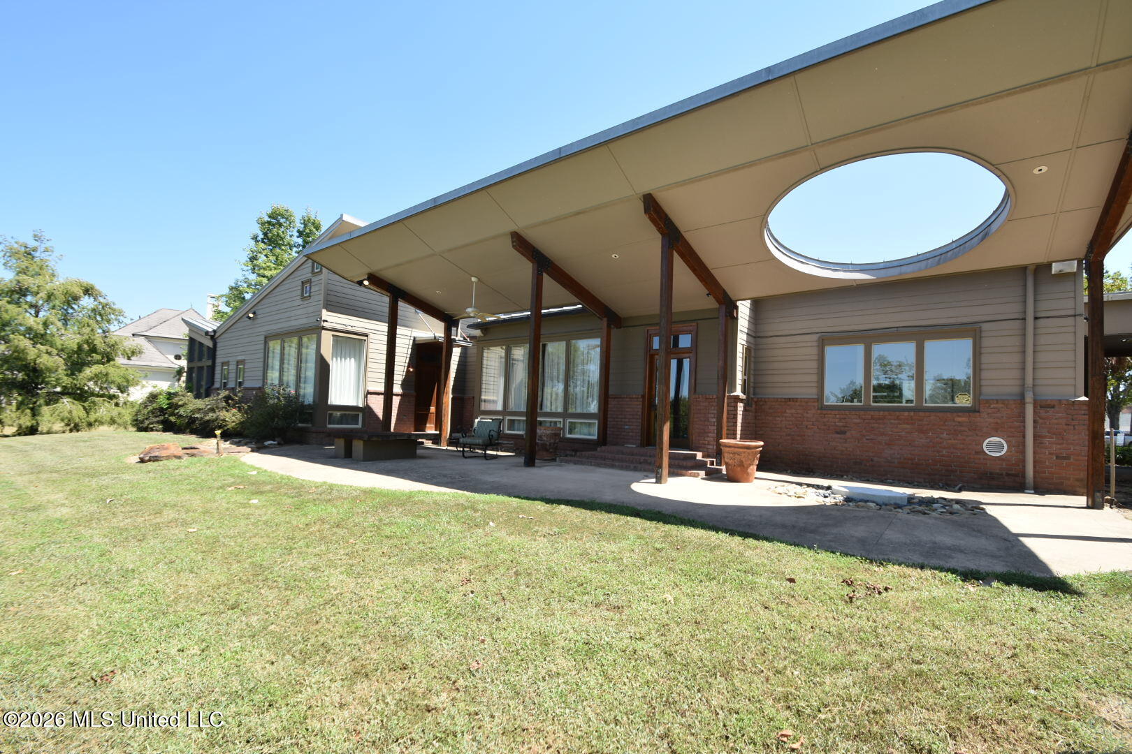 1001 Robert E Lee Drive Property Photo 2
