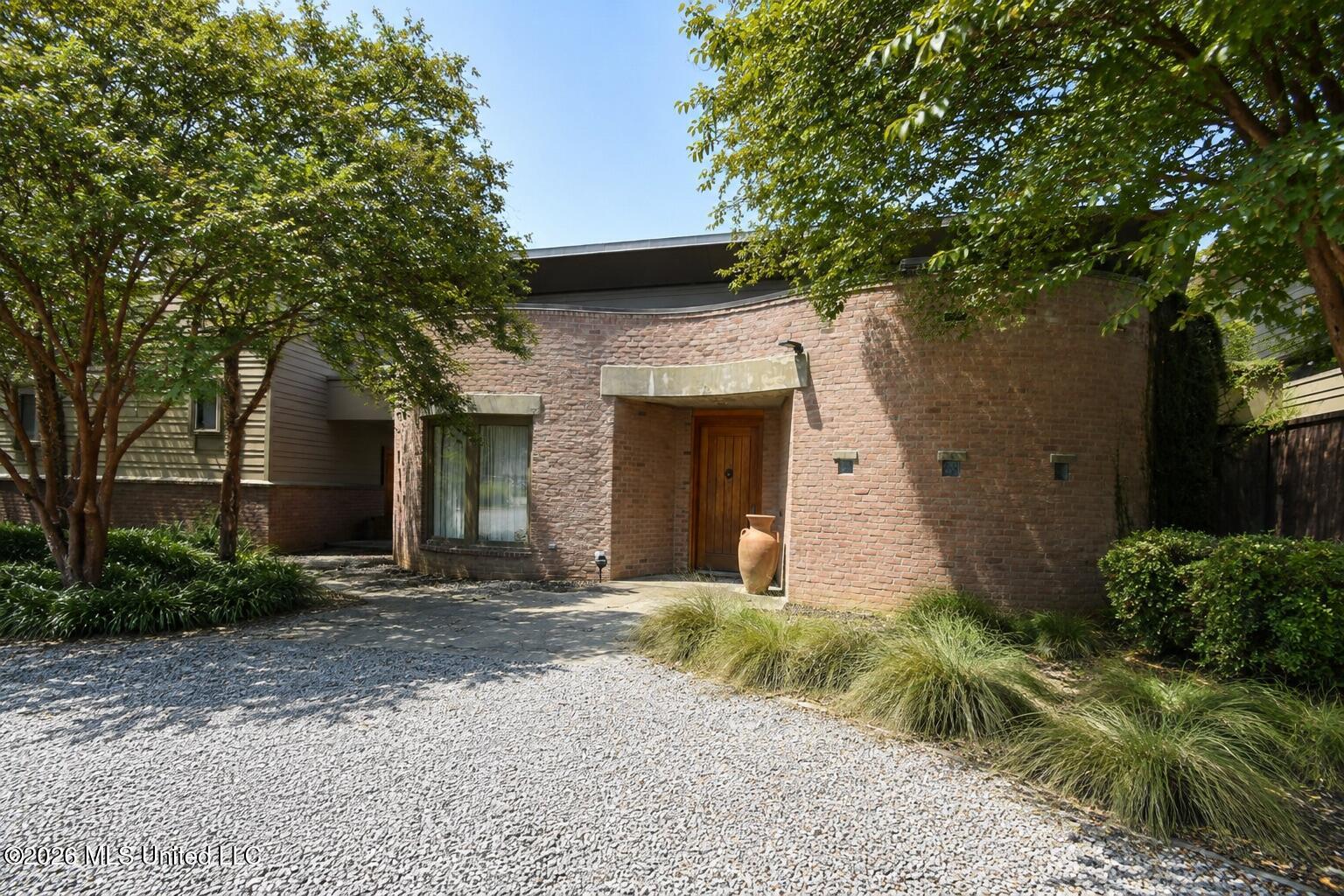 1001 Robert E Lee Drive Property Photo 3