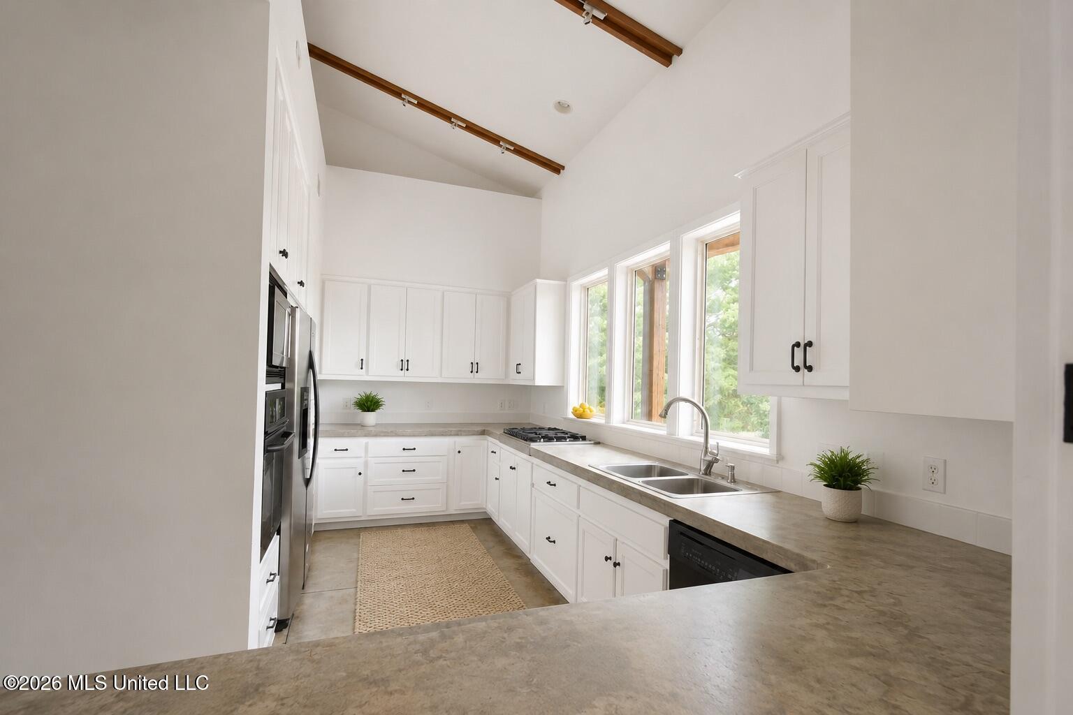 1001 Robert E Lee Drive Property Photo 10