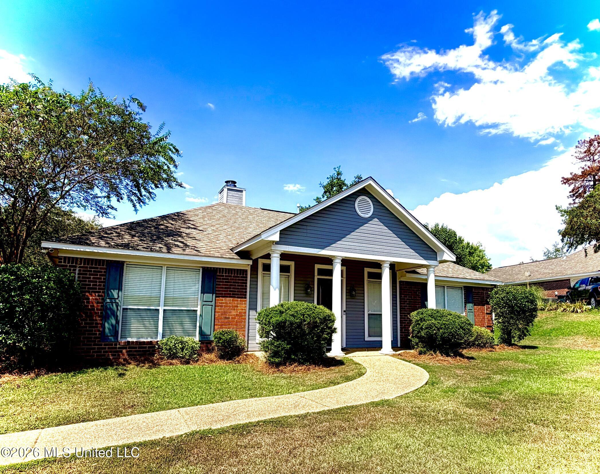 1008 Stonehendge Drive Property Photo 1
