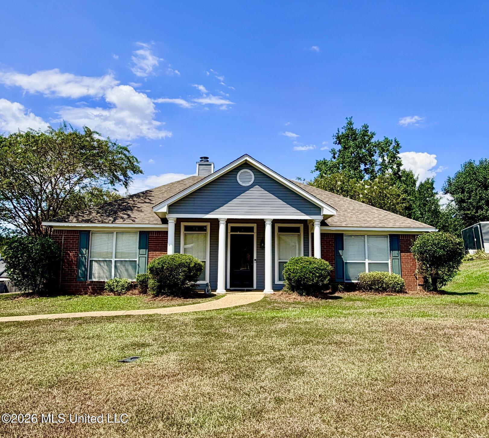 1008 Stonehendge Drive Property Photo 2