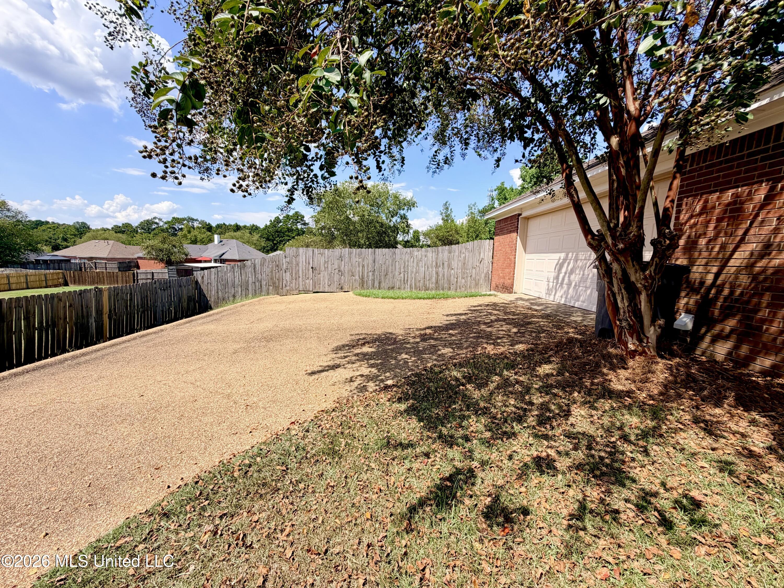 1008 Stonehendge Drive Property Photo 4