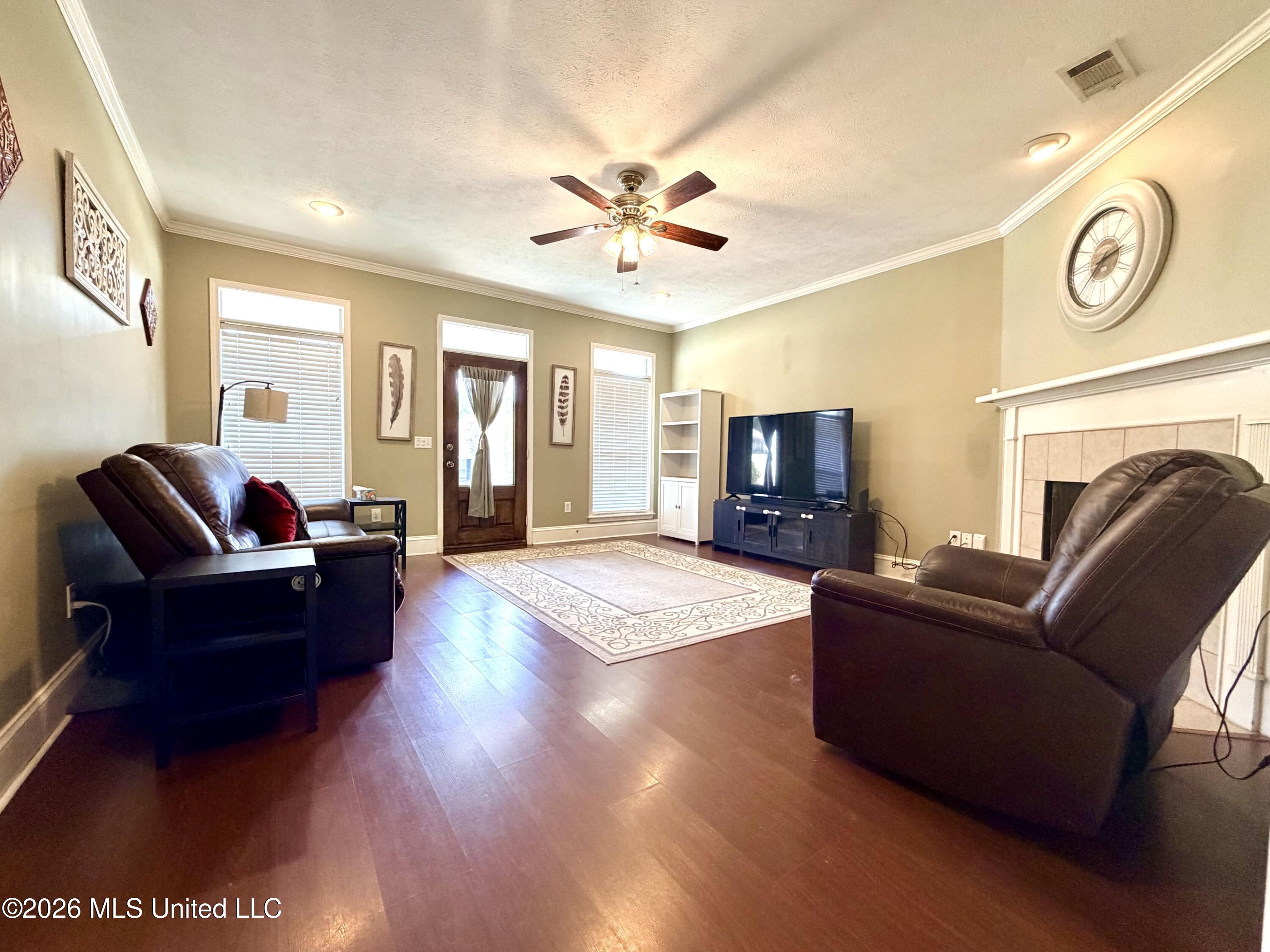 1008 Stonehendge Drive Property Photo 10