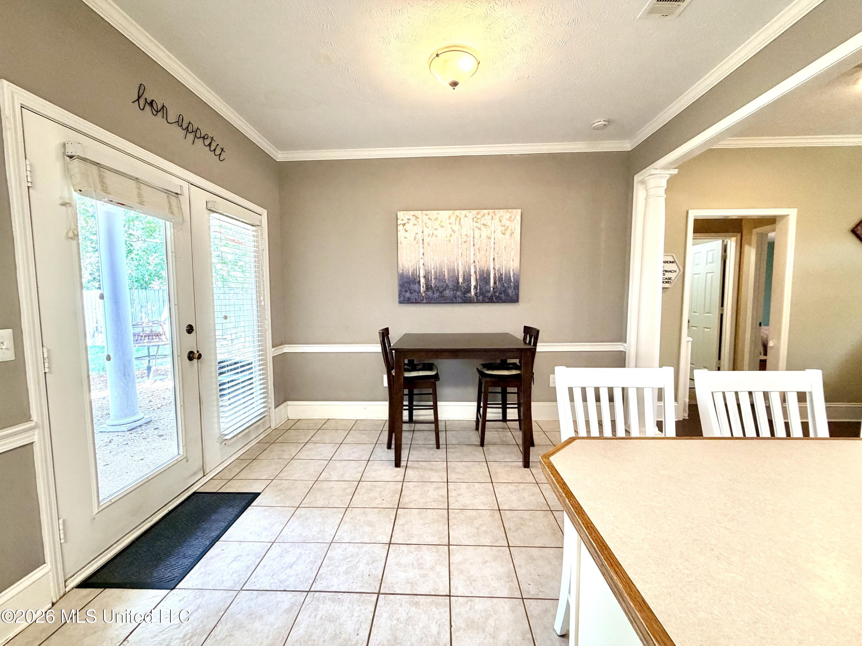 1008 Stonehendge Drive Property Photo 14