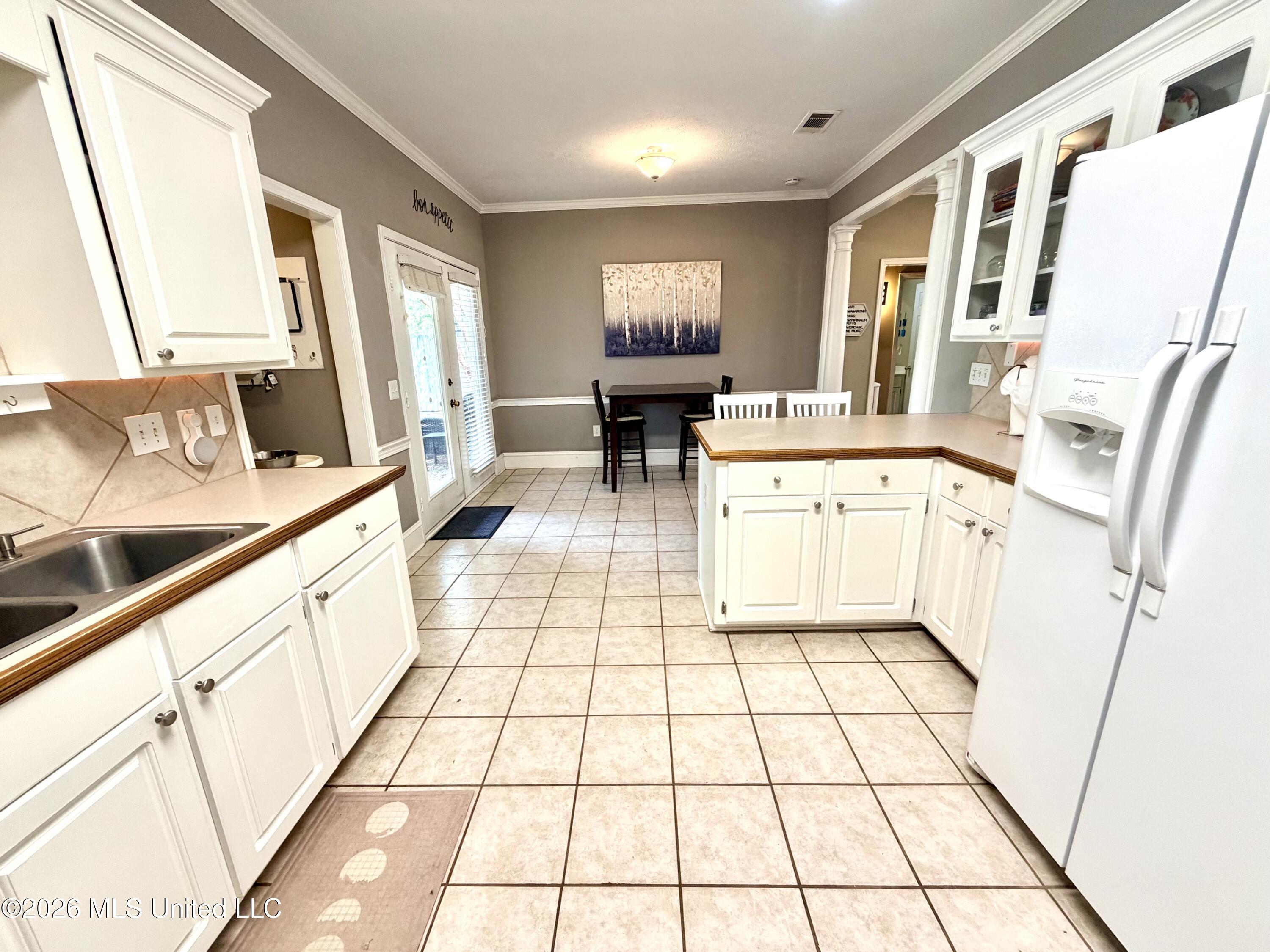 1008 Stonehendge Drive Property Photo 16