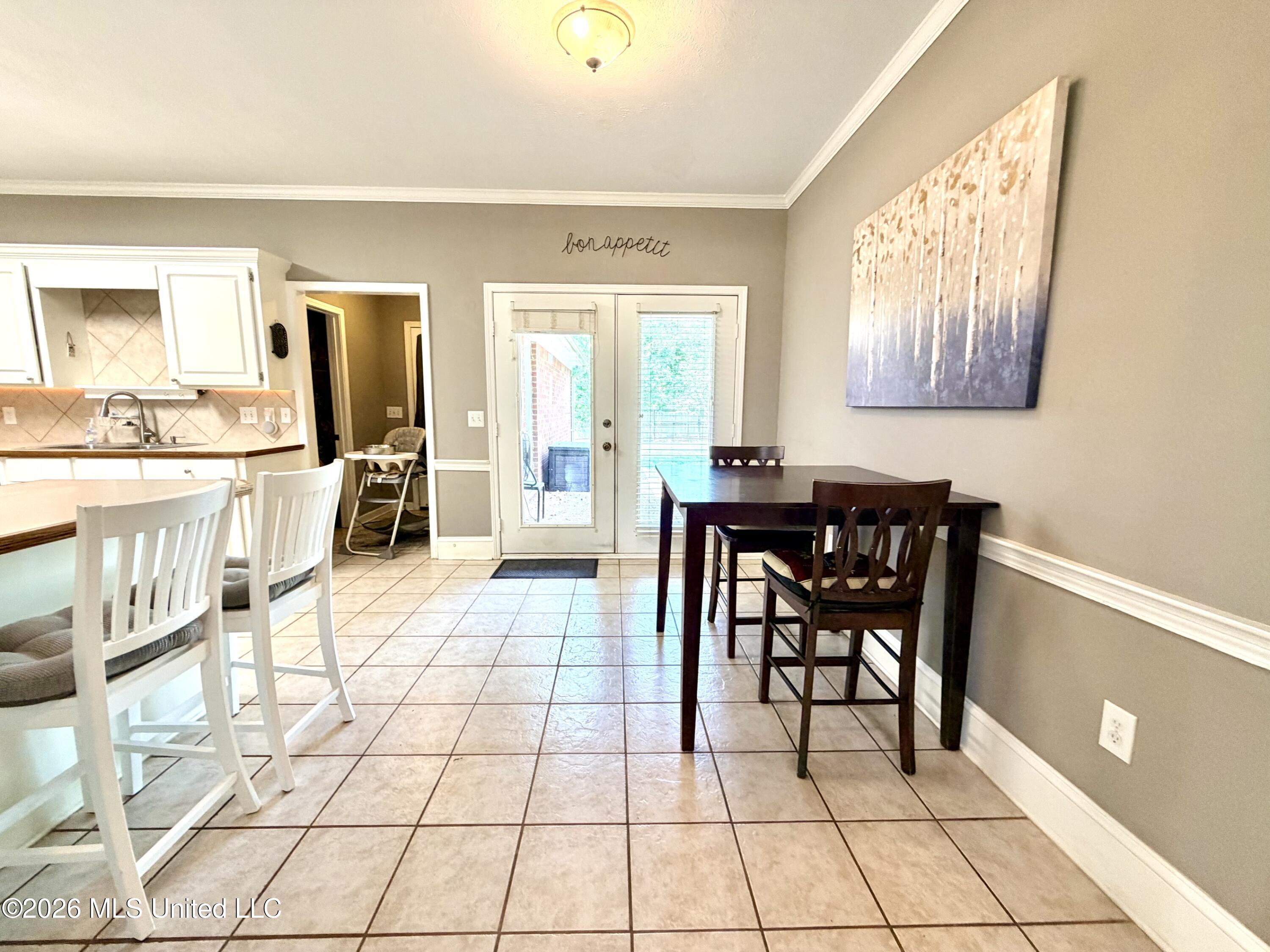 1008 Stonehendge Drive Property Photo 17
