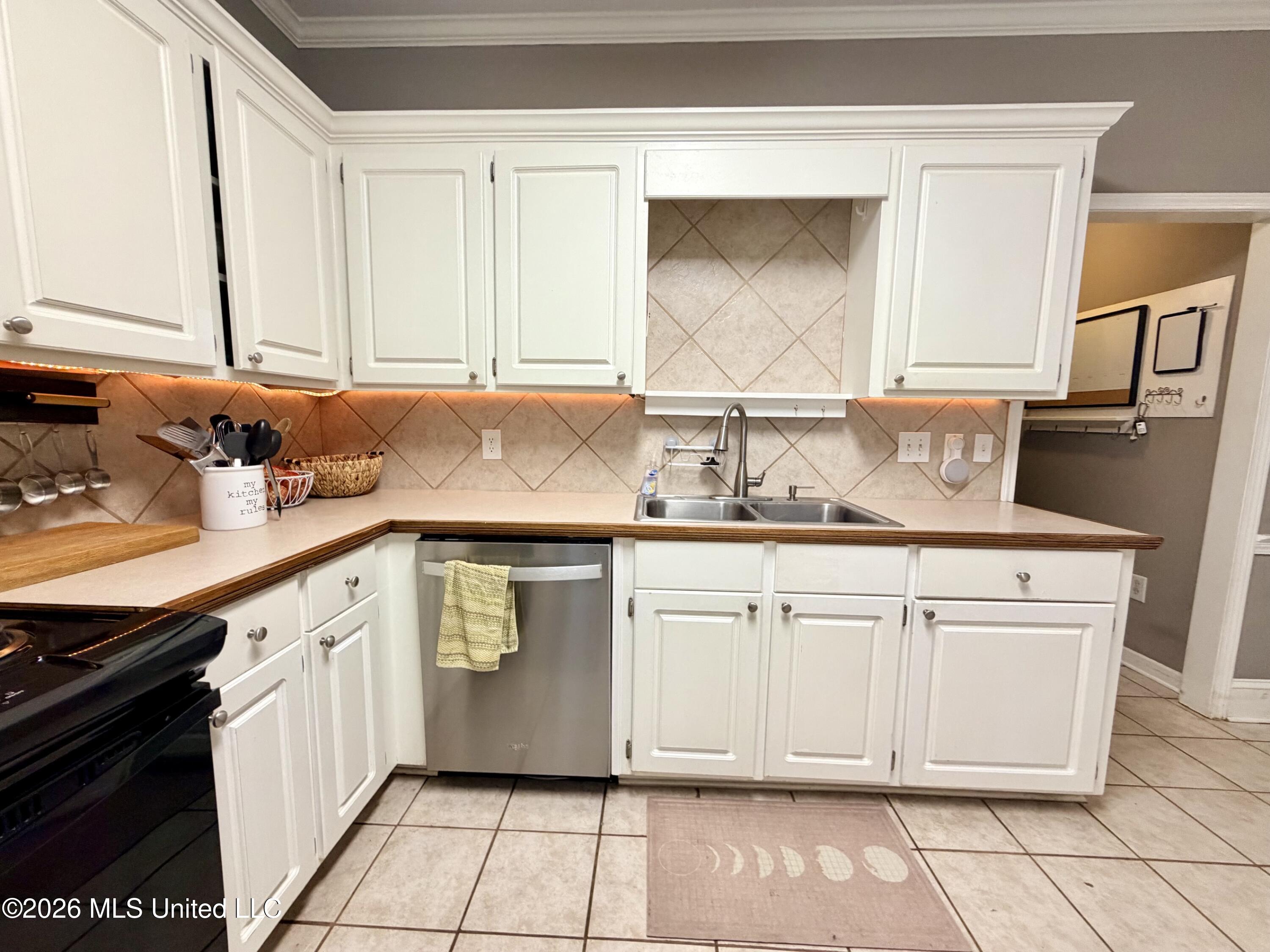 1008 Stonehendge Drive Property Photo 21