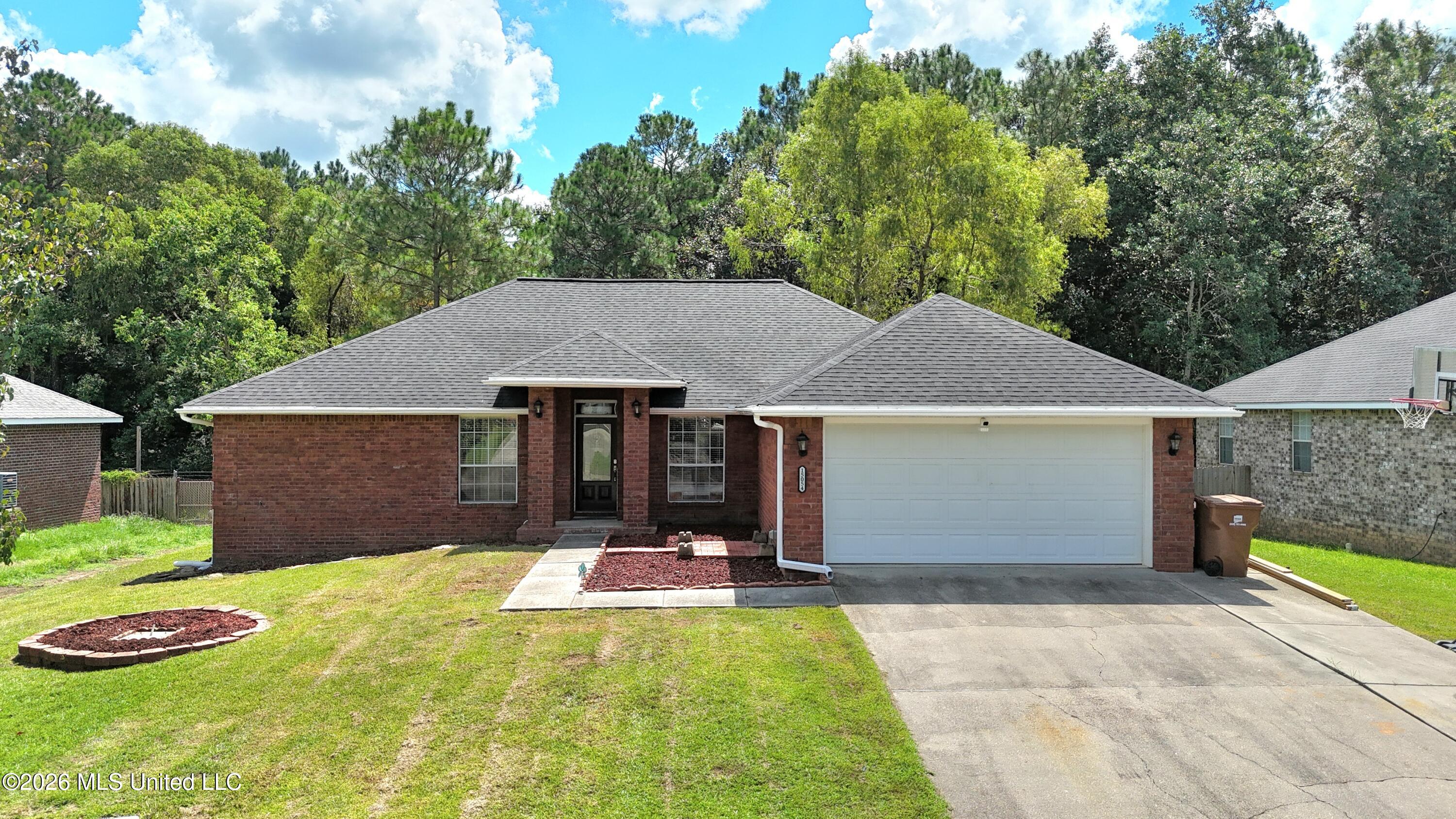 15054 Greenwell Circle Property Photo 2