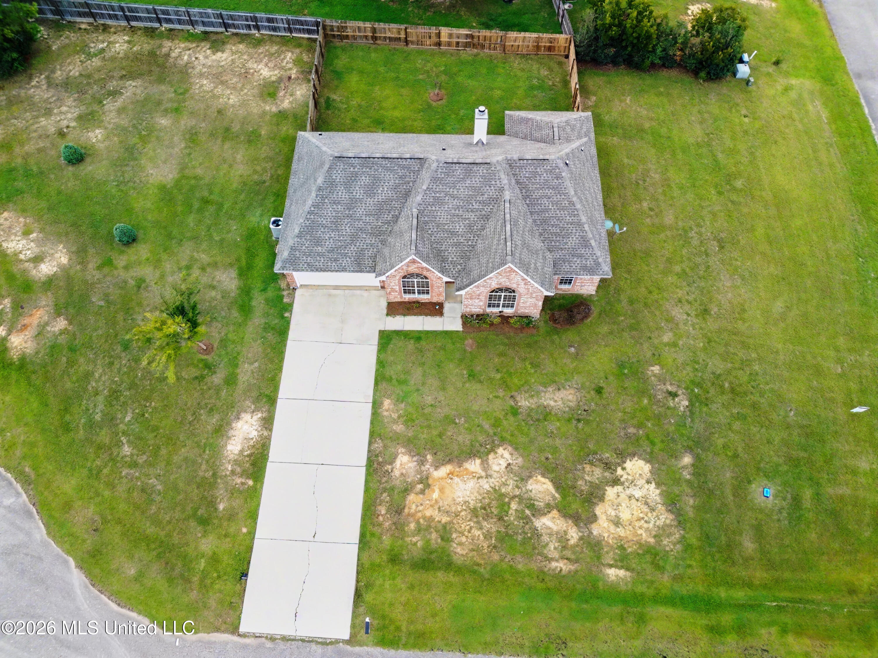 21806 Hunter Cove Property Photo 3